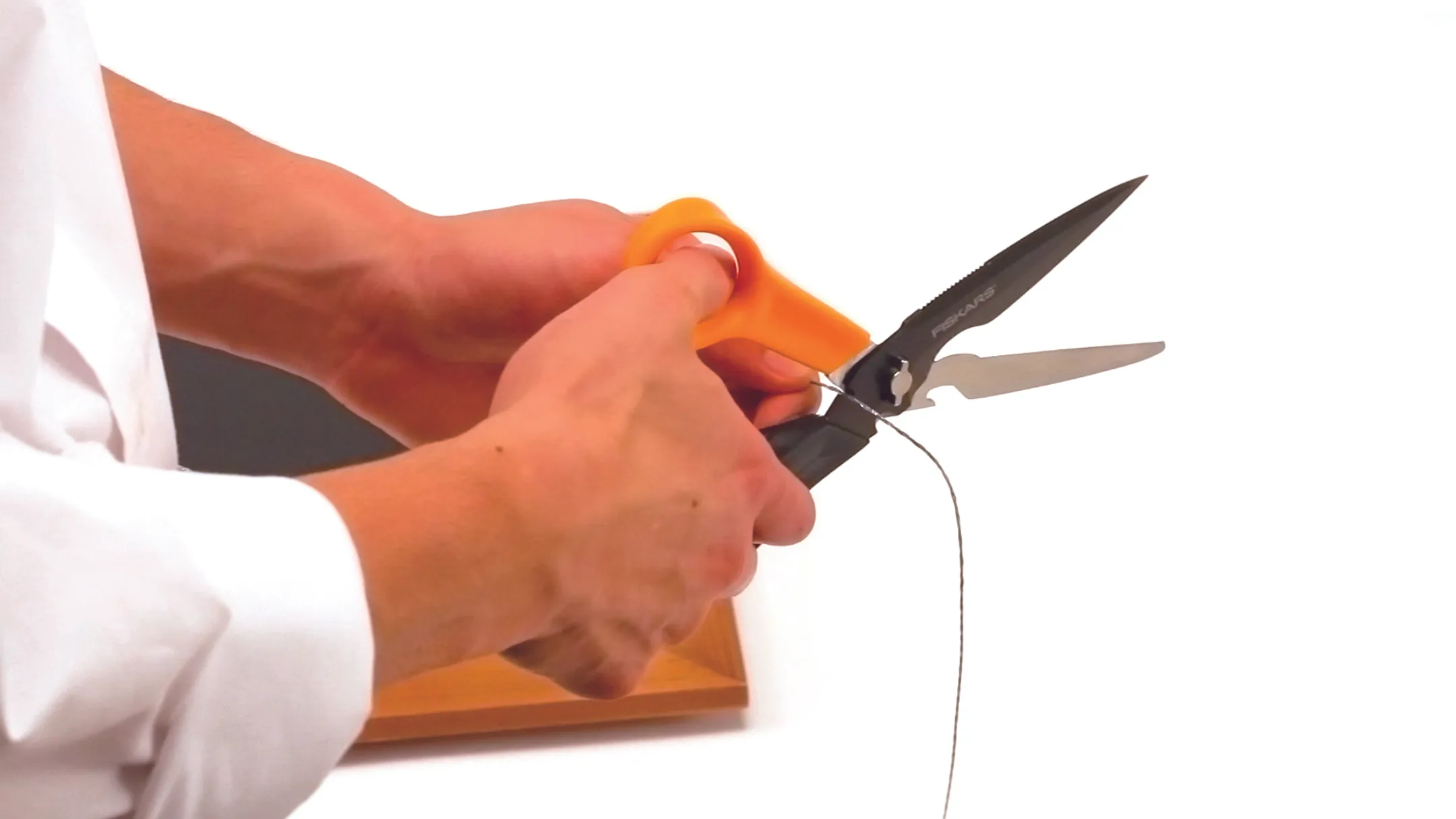 Fiskars Multifunctionele schaar - Cuts+More™ - 23 cm  image