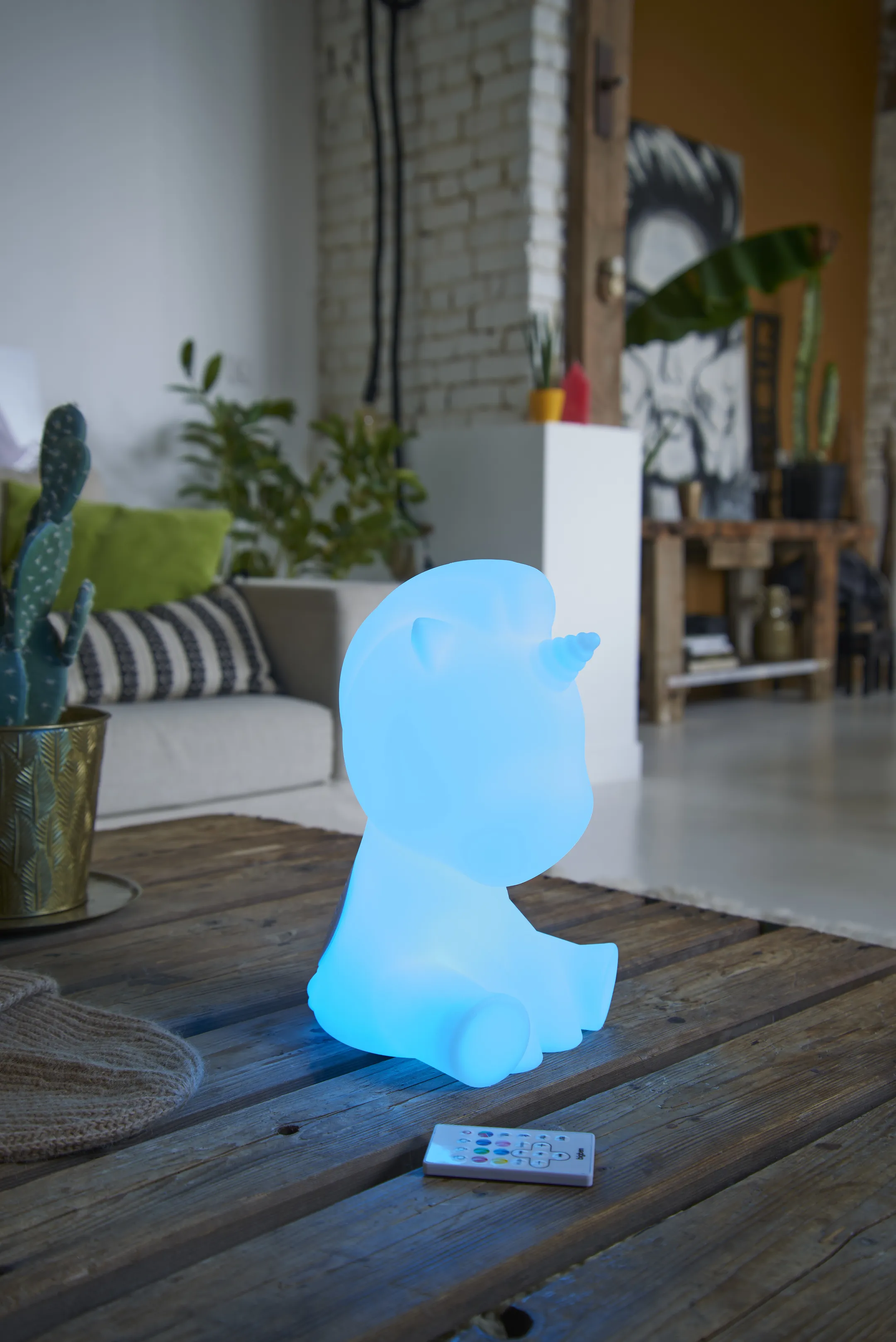 BigBen Licorne Enceinte Bluetooth - Blanc avec LED lights image