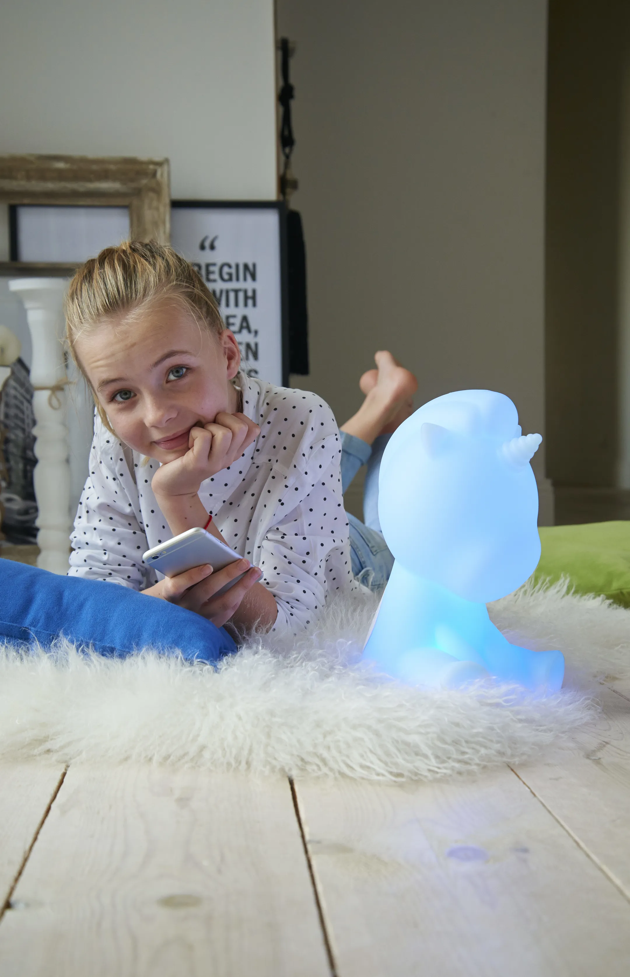 BigBen Licorne Enceinte Bluetooth - Blanc avec LED lights image