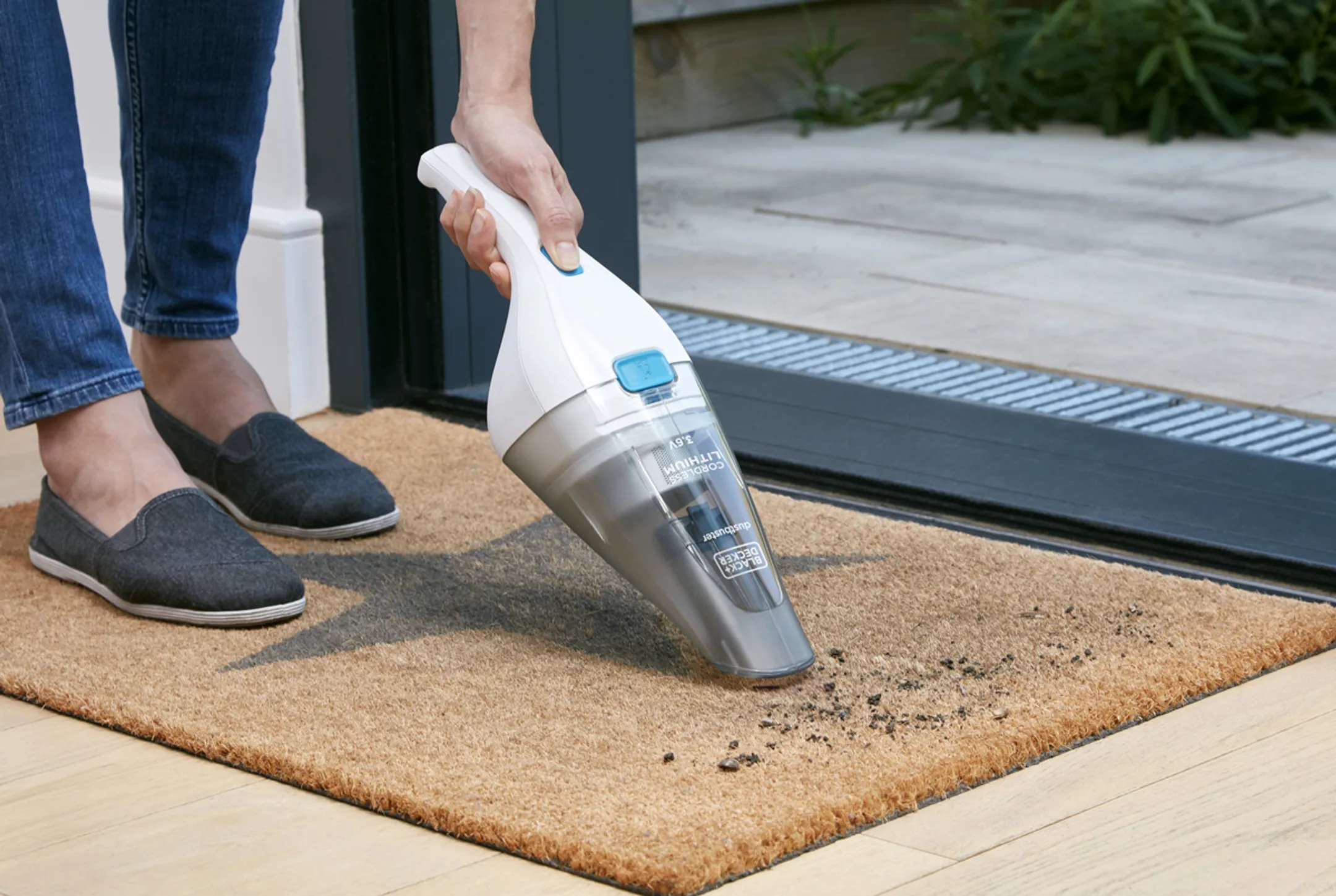 BLACK+DECKER Aspirateur de table NVC115JL-QW image