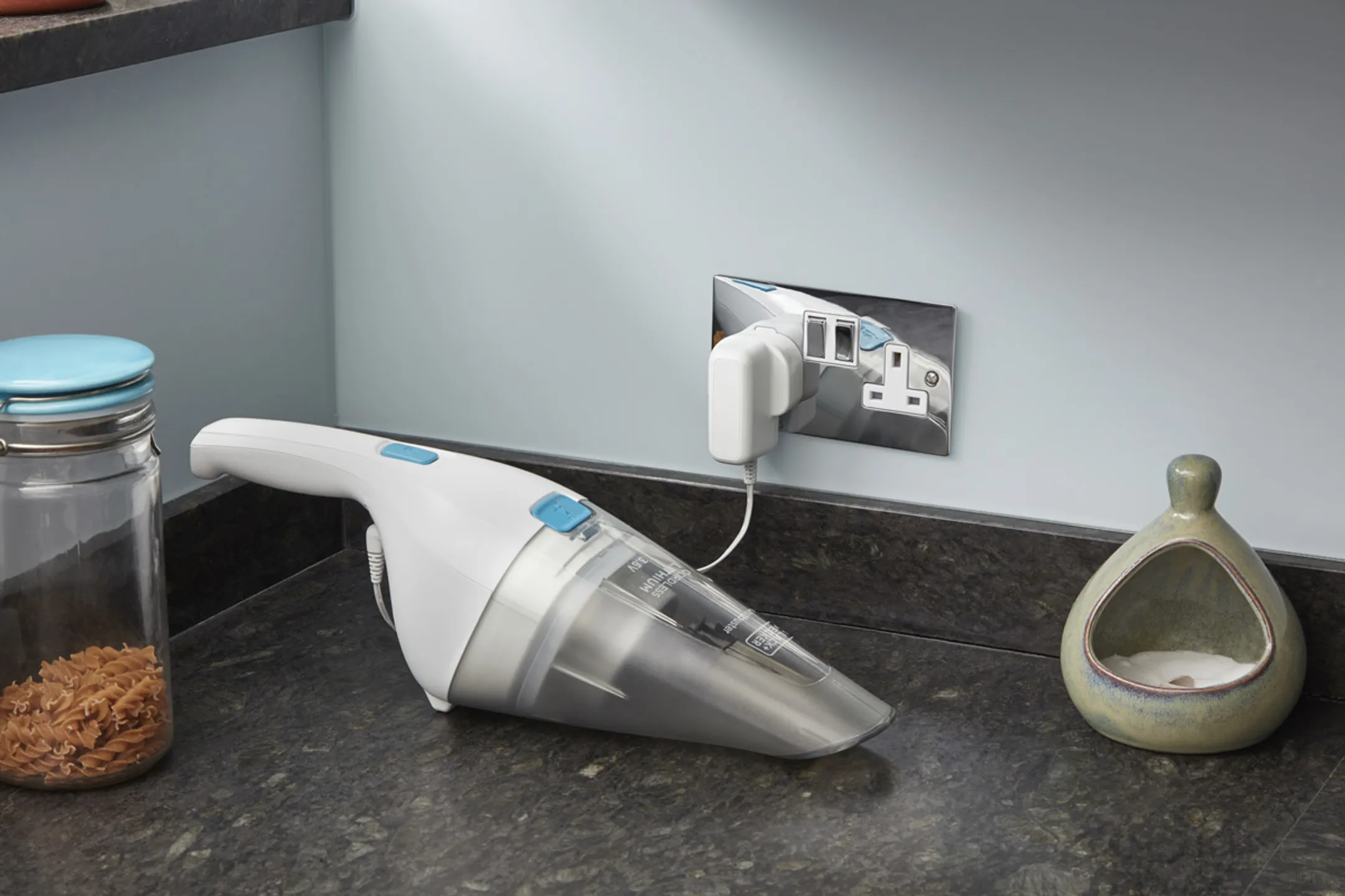 BLACK+DECKER Aspirateur de table NVC115JL-QW image