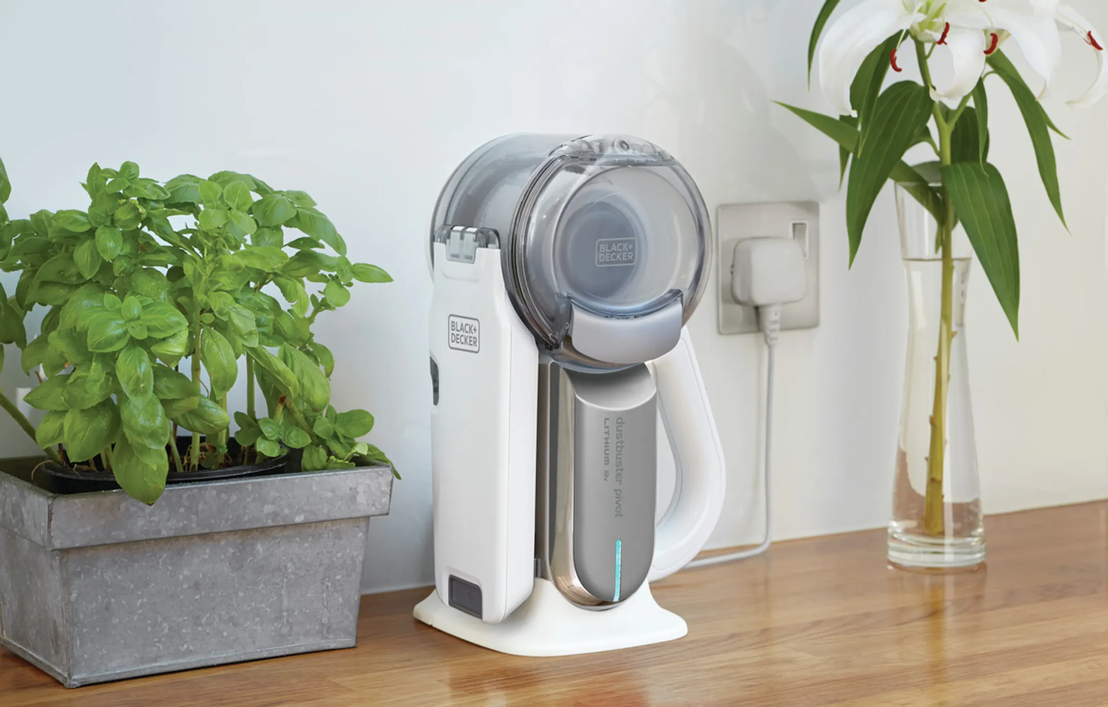 BLACK+DECKER Aspirateur de table PV1820L-QW image