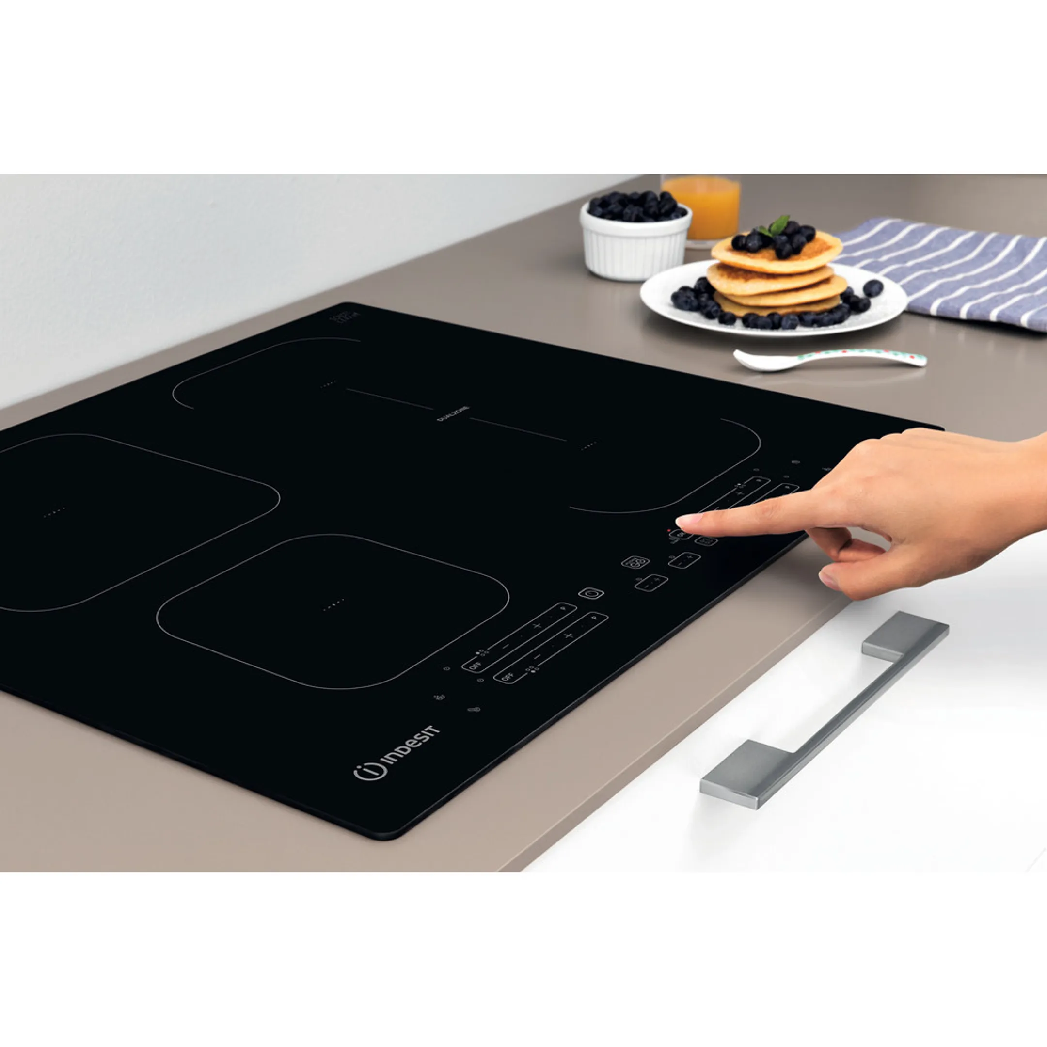 Indesit Taque induction IB65B60NE image