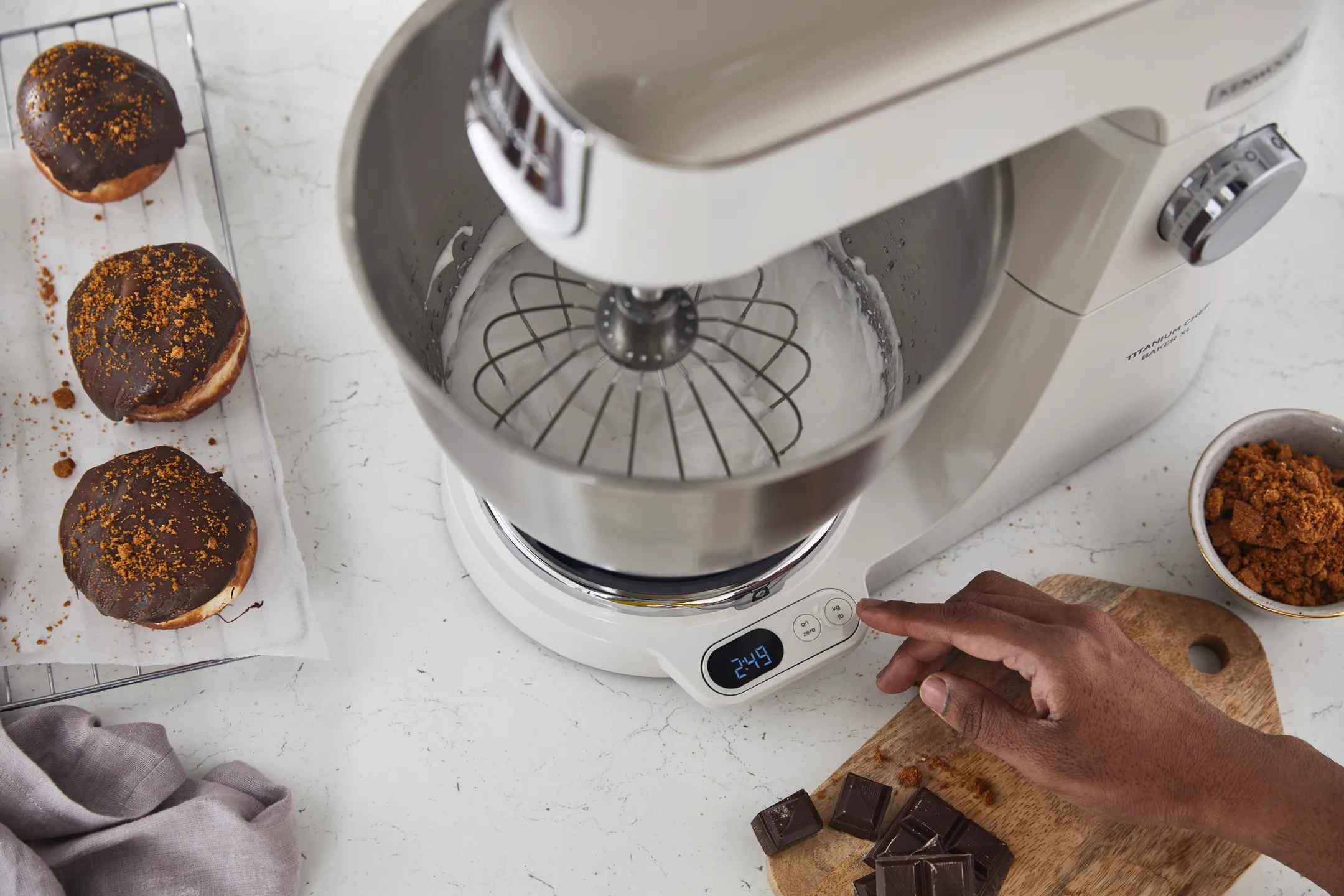 Kenwood Keukenrobot Titanium Chef Baker XL met geïntegreerde weegschaal KVL65.001WH image