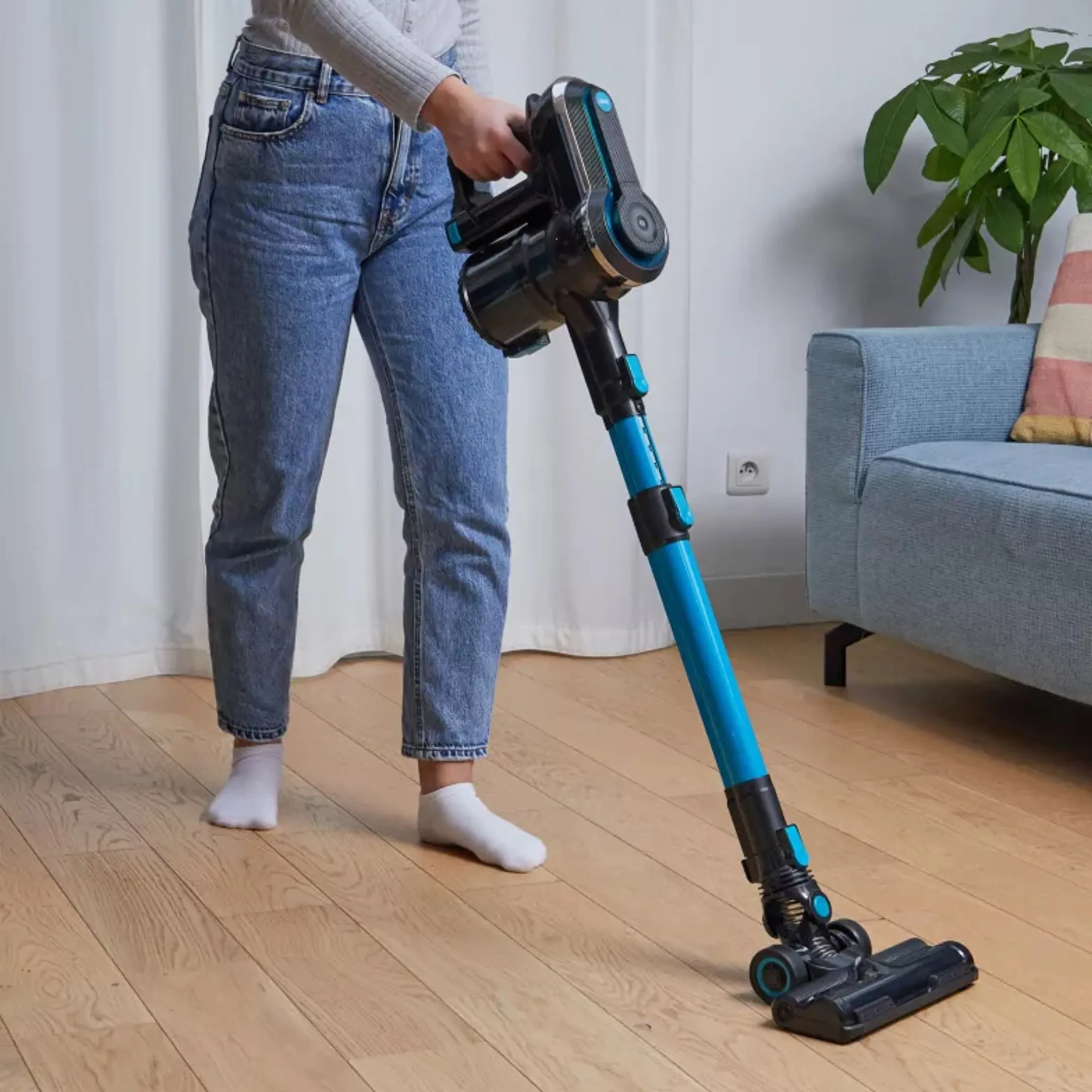 Essentiel-B Aspirateur balai 216 Pet Aqua image