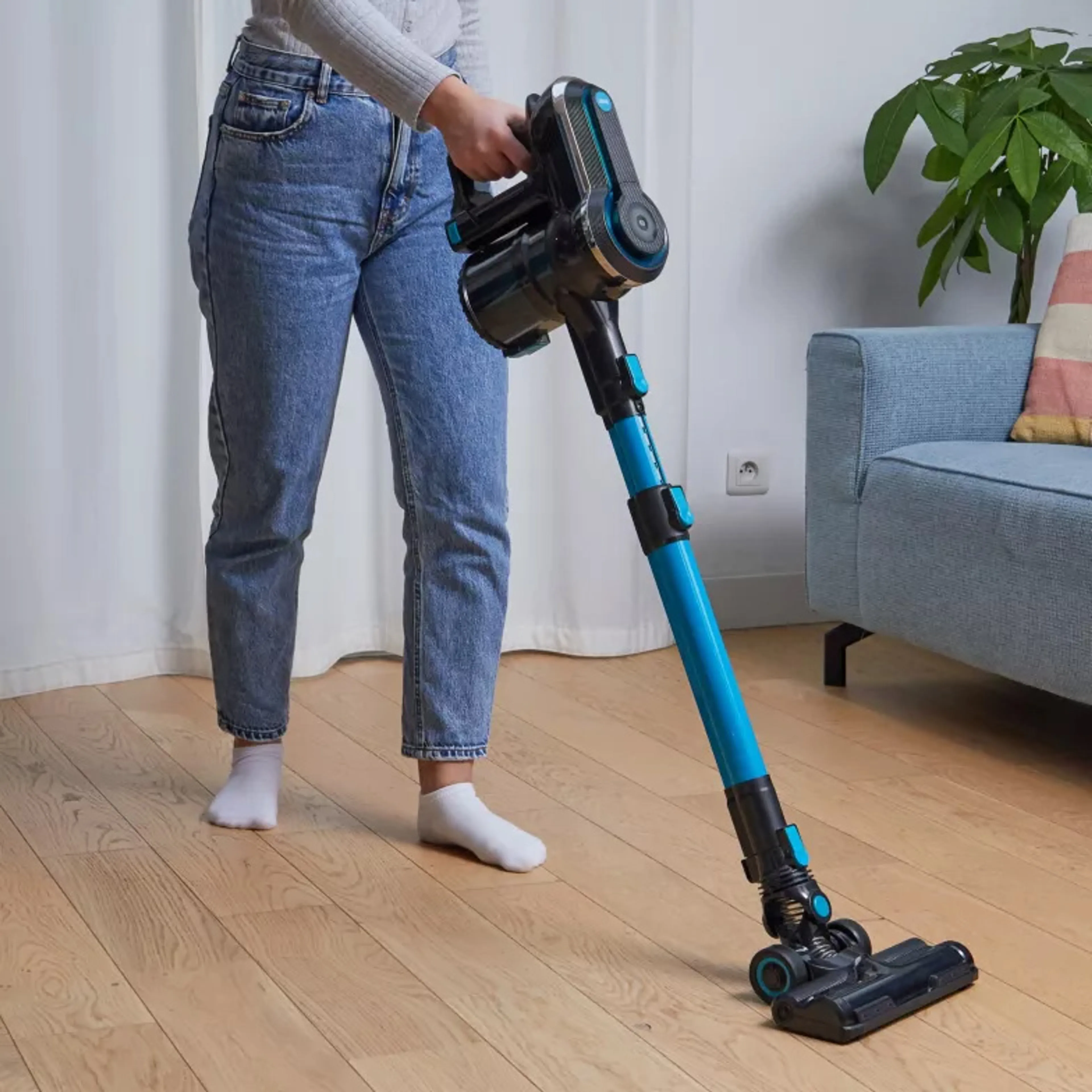Essentiel-B Aspirateur balai 216 Pet Aqua image