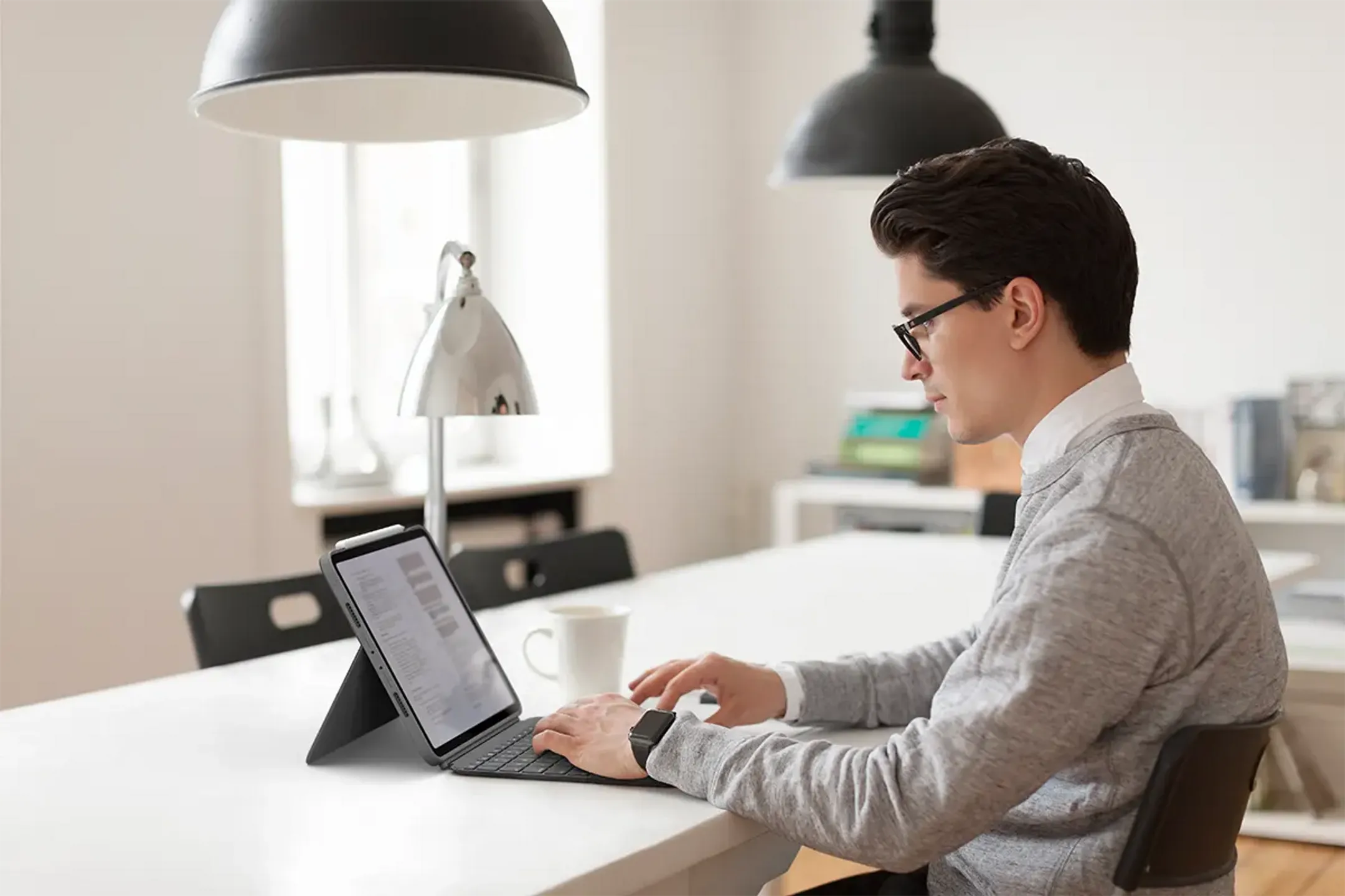 Logitech Housse Tablette Combo Touch - iPad Pro 11-inch (1st, 2nd, 3rd gen) (AZERTY FR) image