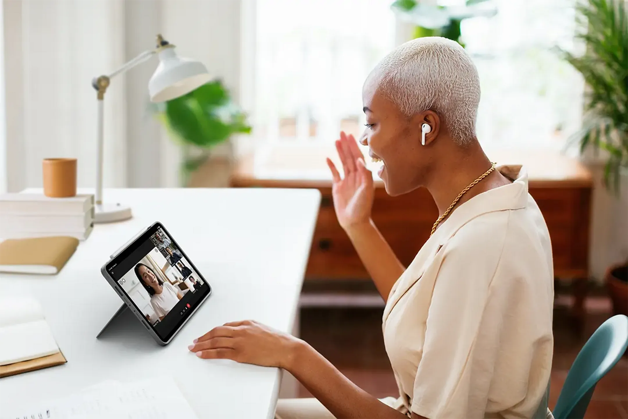 Logitech Housse Tablette Combo Touch - iPad Pro 11-inch (1st, 2nd, 3rd gen) (AZERTY FR) image