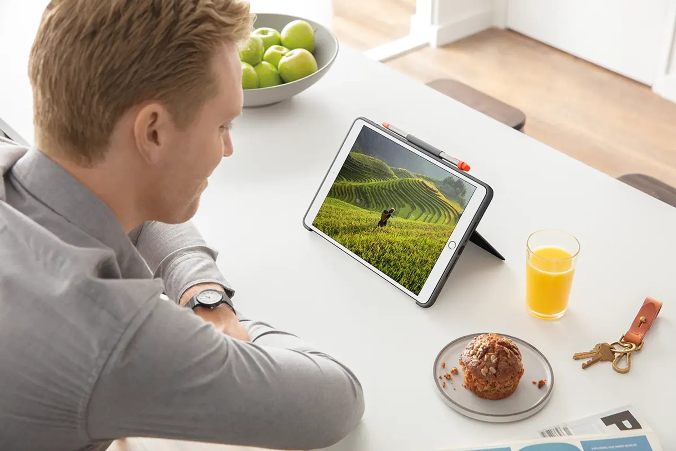 Logitech Housse Tablette Combo Touch - iPad Pro 11-inch (1st, 2nd, 3rd gen) (AZERTY FR) image