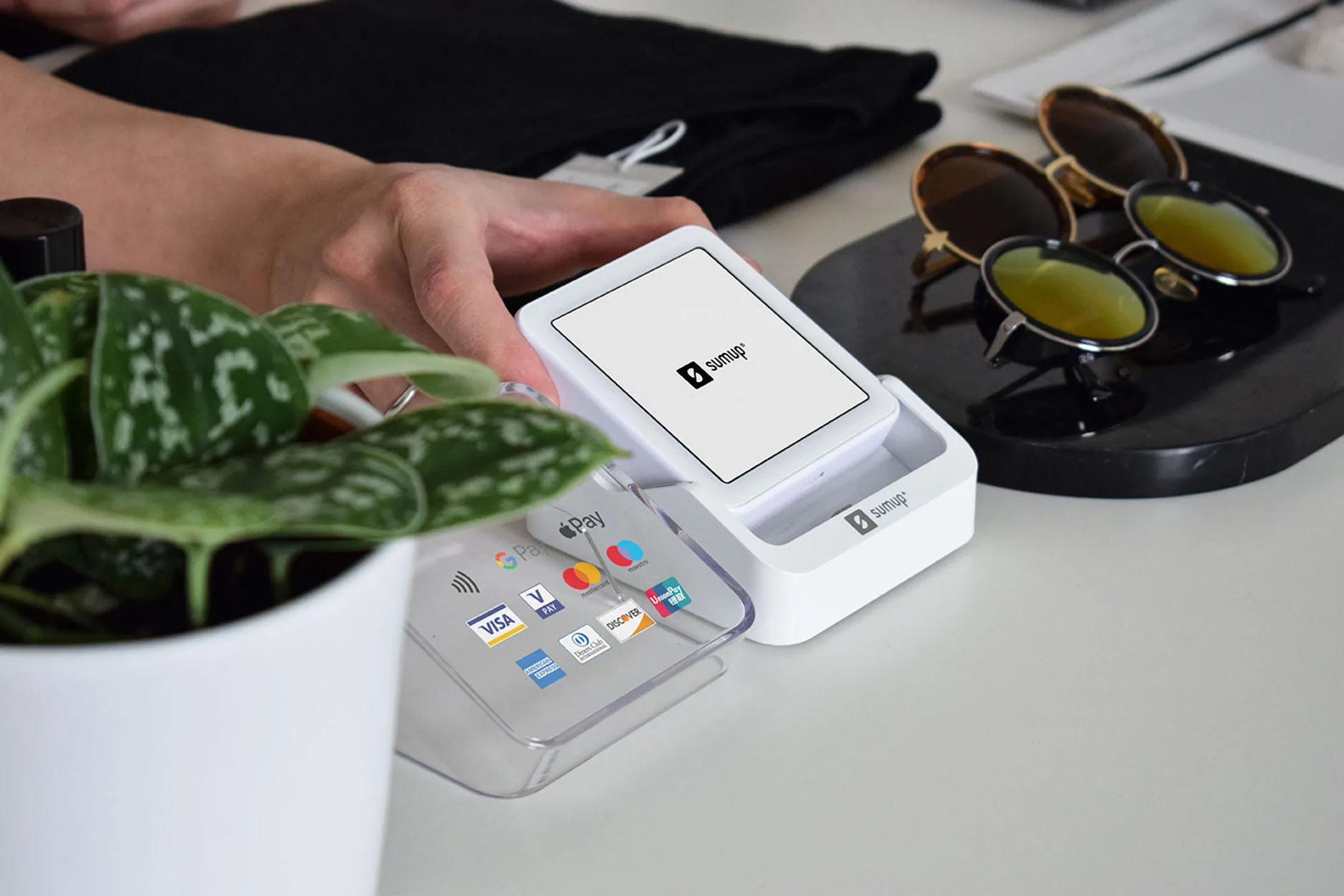 SumUp Terminal de paiement Solo et station de recharge image