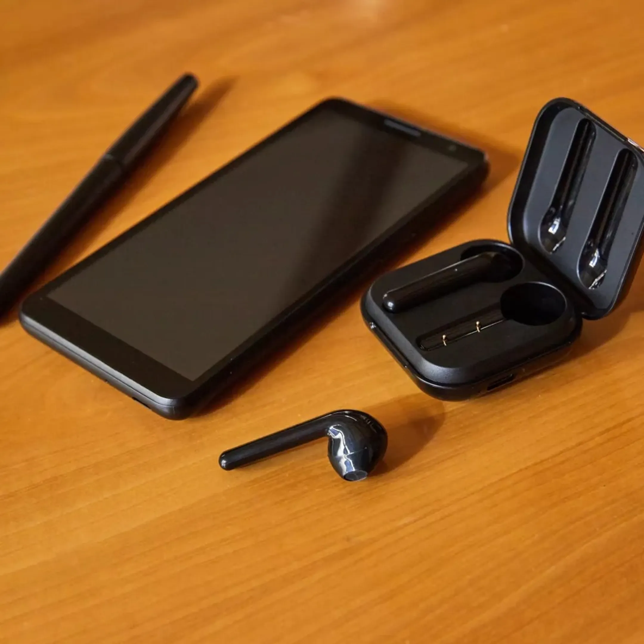 Essentiel-B EBTWS00 draadloze oortjes - Zwart image