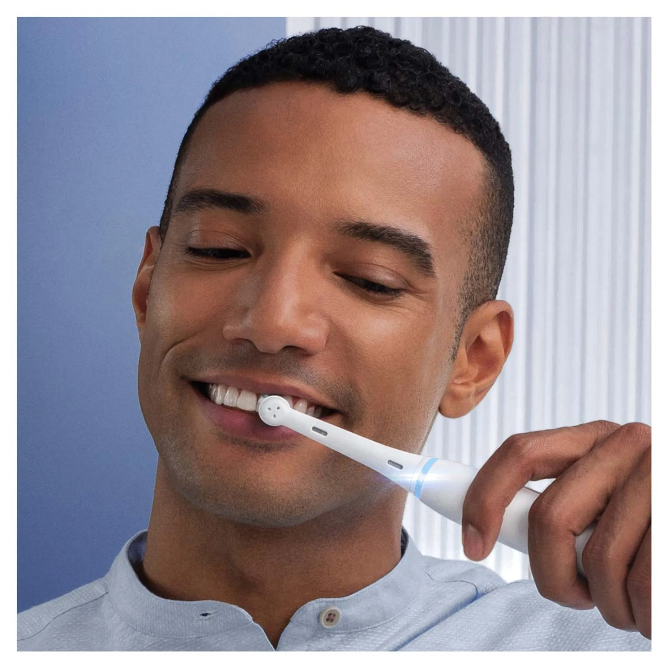 Oral-B Brosse à dents électrique IO7S WHITE ALAB (+1 REFILL) image