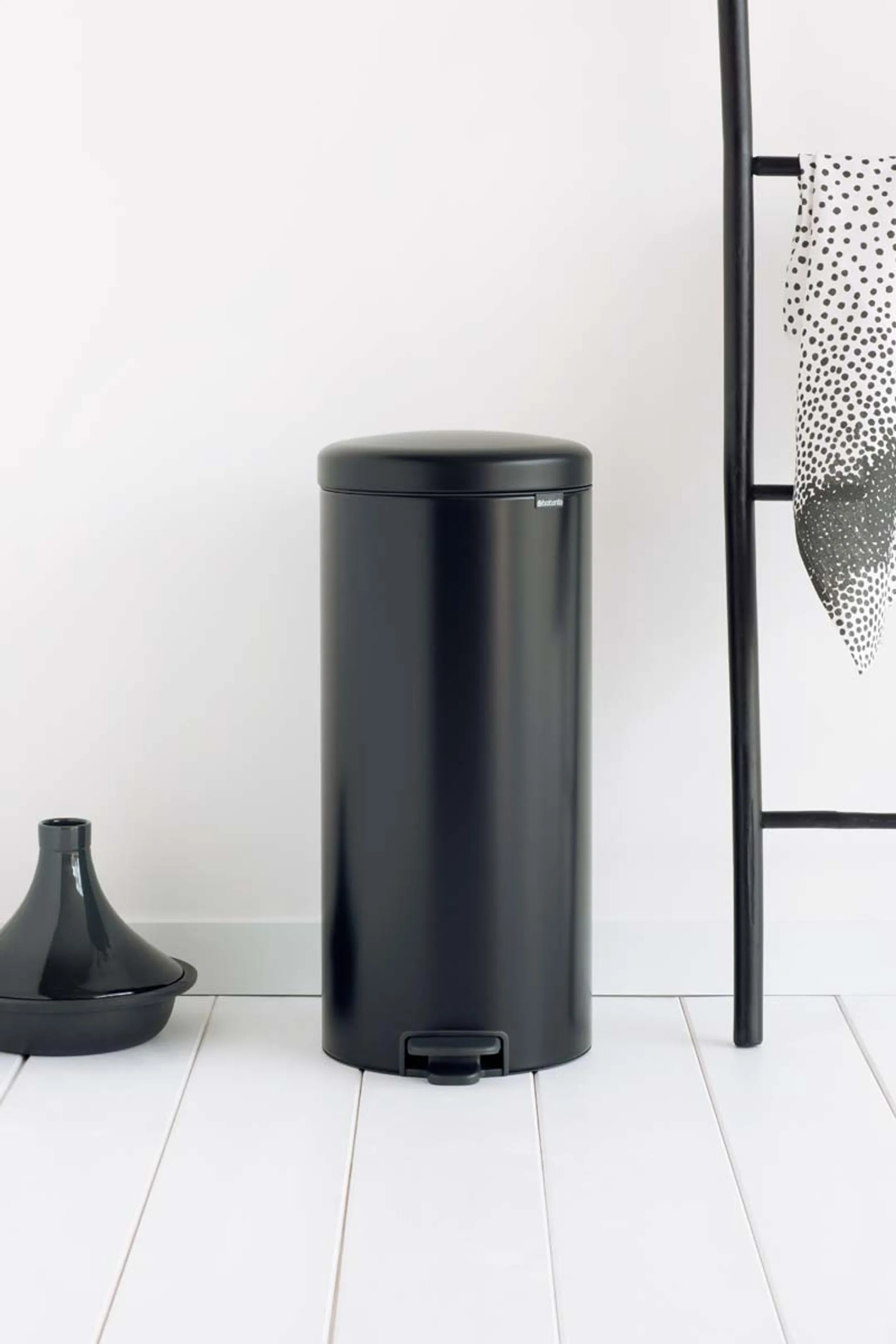 Brabantia NewIcon pedaalemmer 30 liter met kunststof binnenemmer - Matt Black image