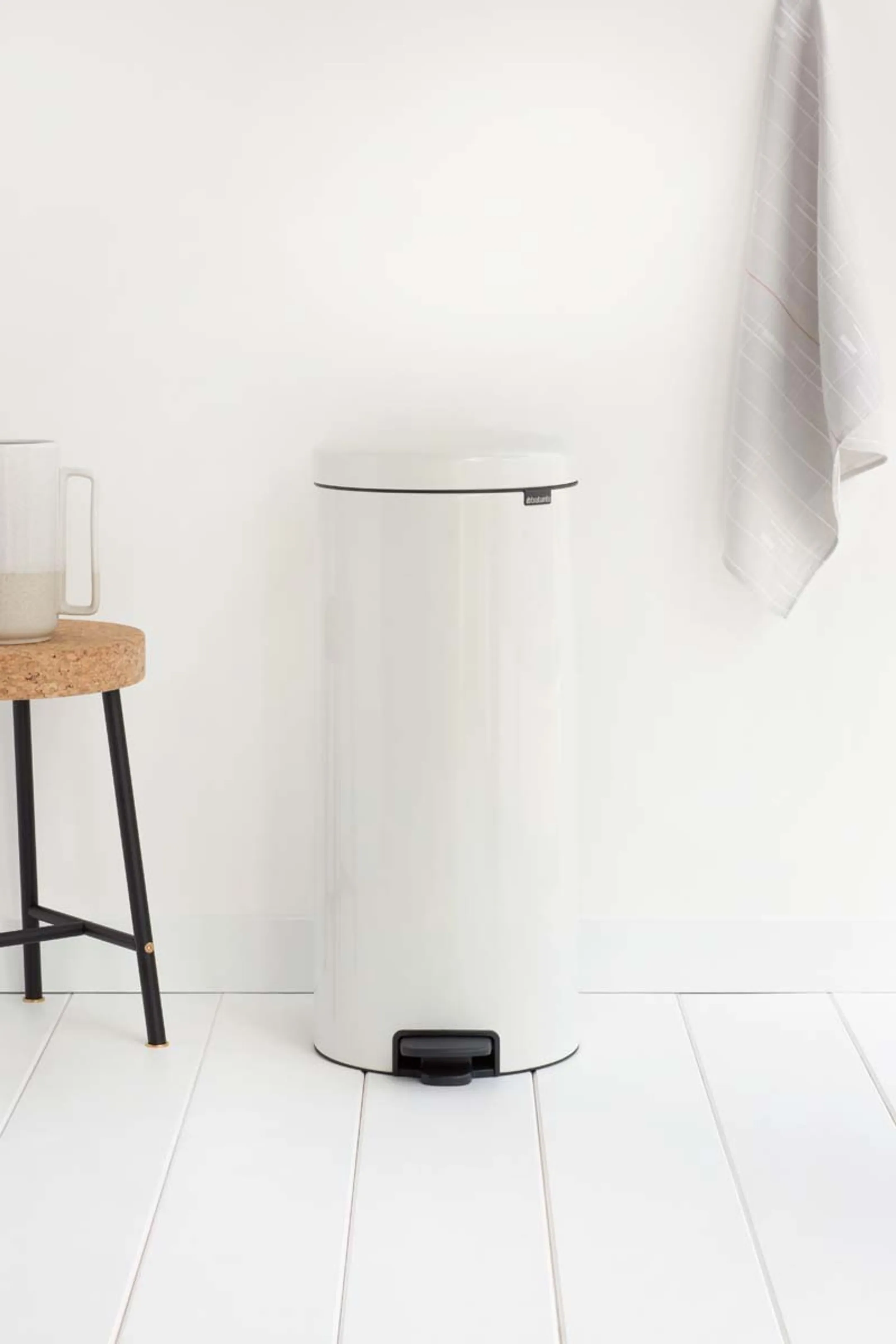 Brabantia NewIcon pedaalemmer 30 liter met kunststof binnenemmer - White image