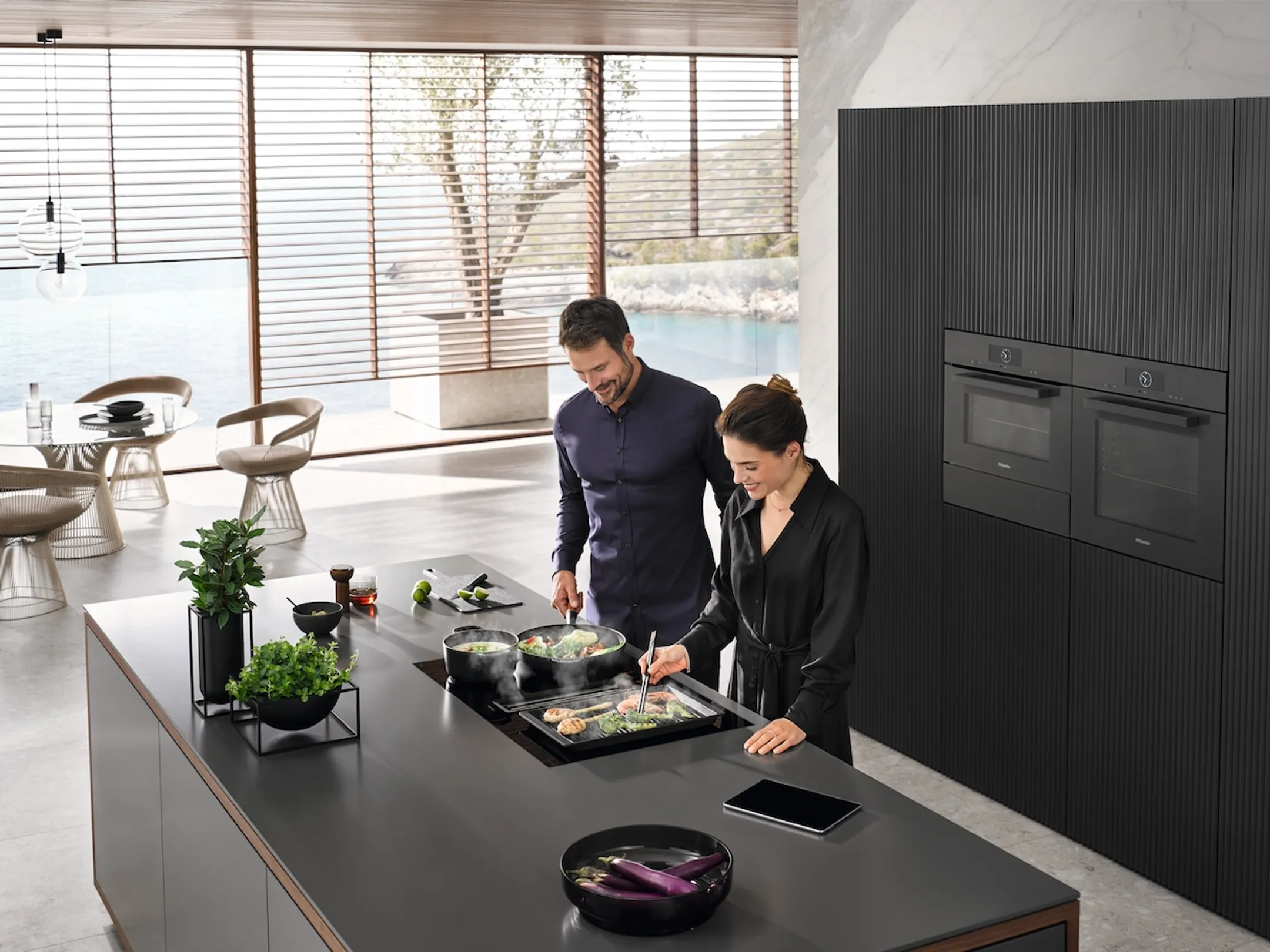 Miele Taque avec hotte intégrée KMDA 7473 FL-U Silence image
