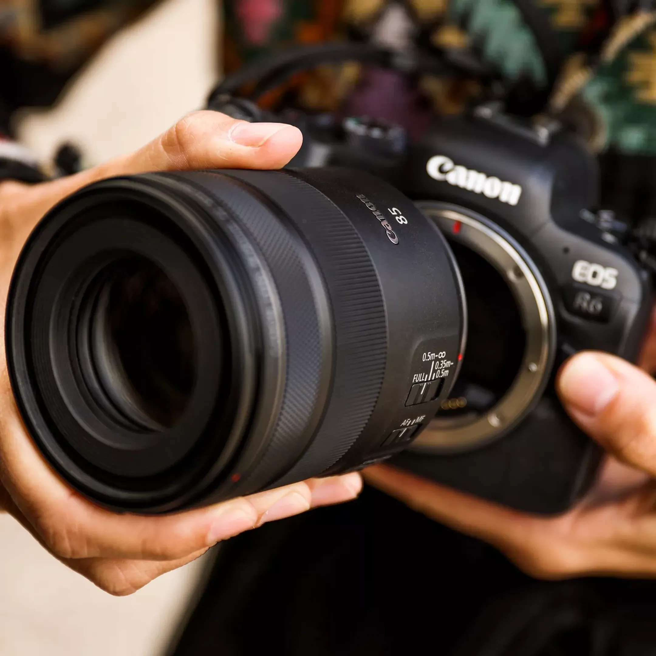 Canon RF 85mm F2 Macro lens image