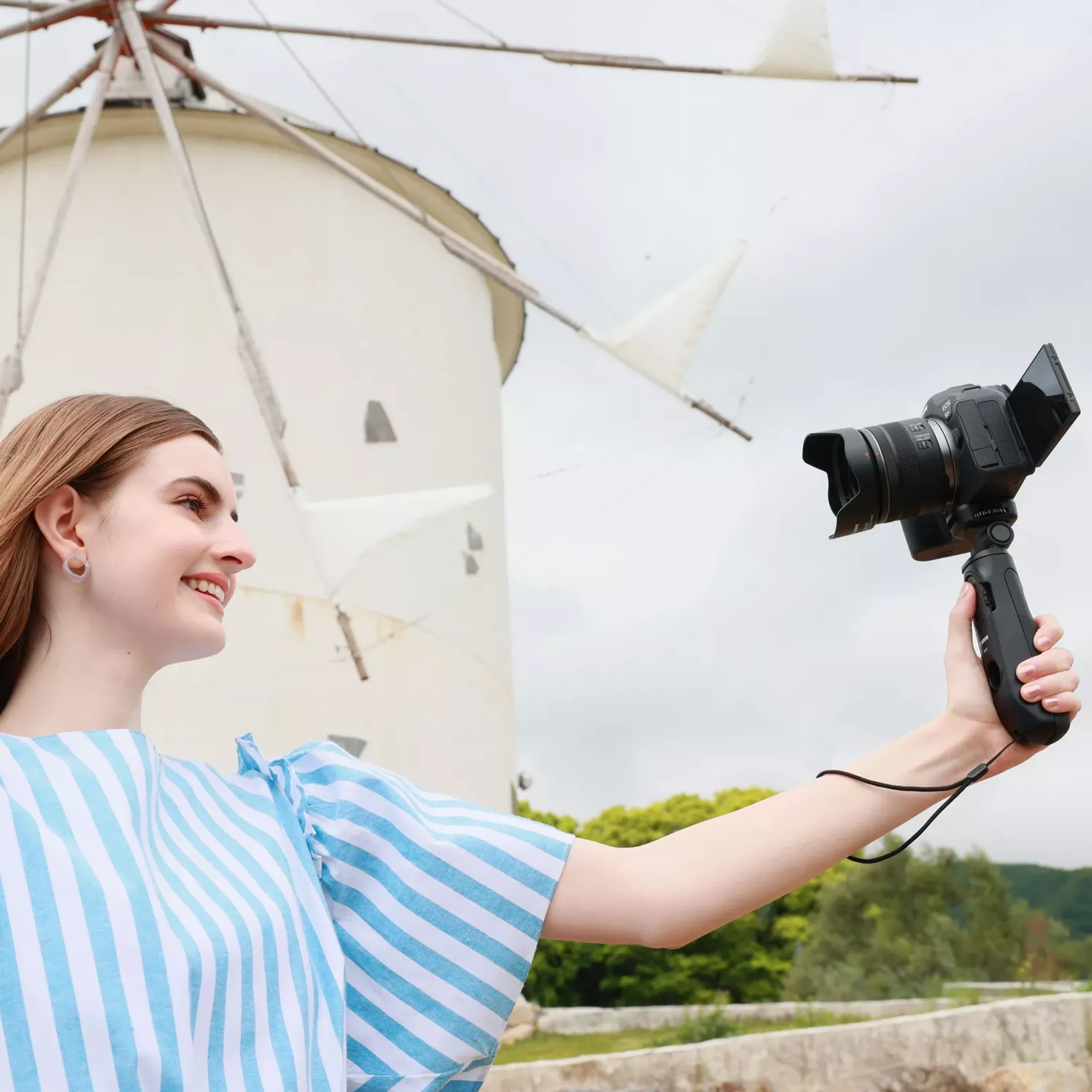 Canon RF 24mm F1.8 MACRO lens image