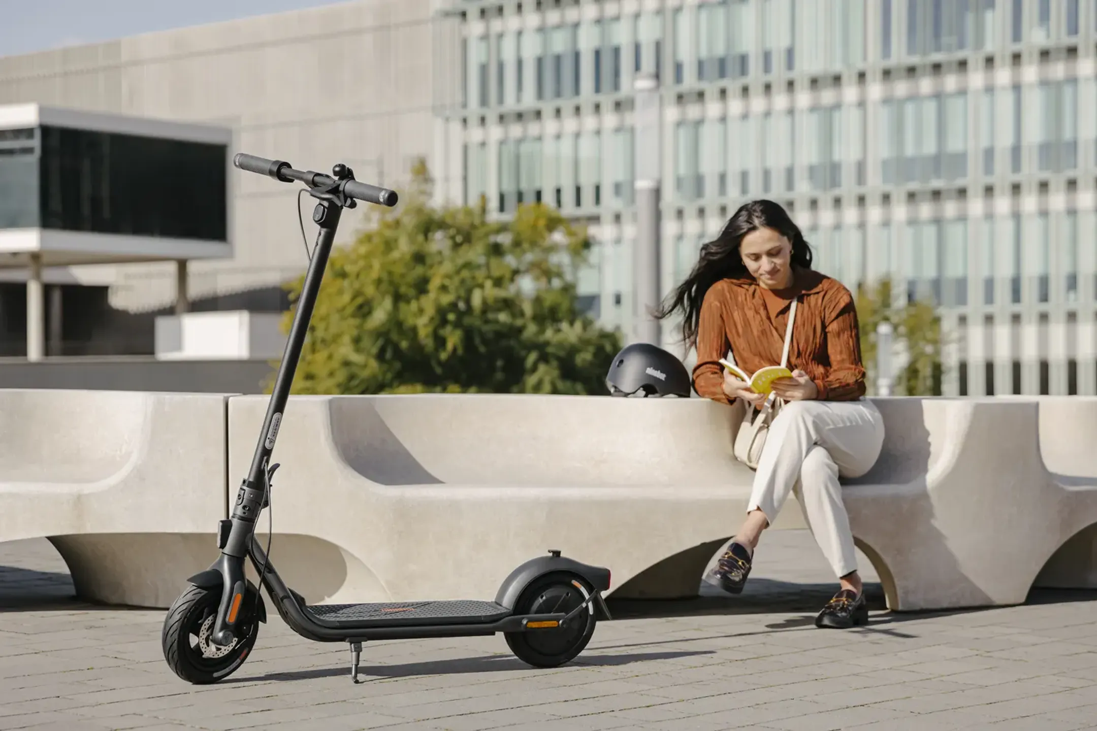 Segway Ninebot KickScooter F2 E image