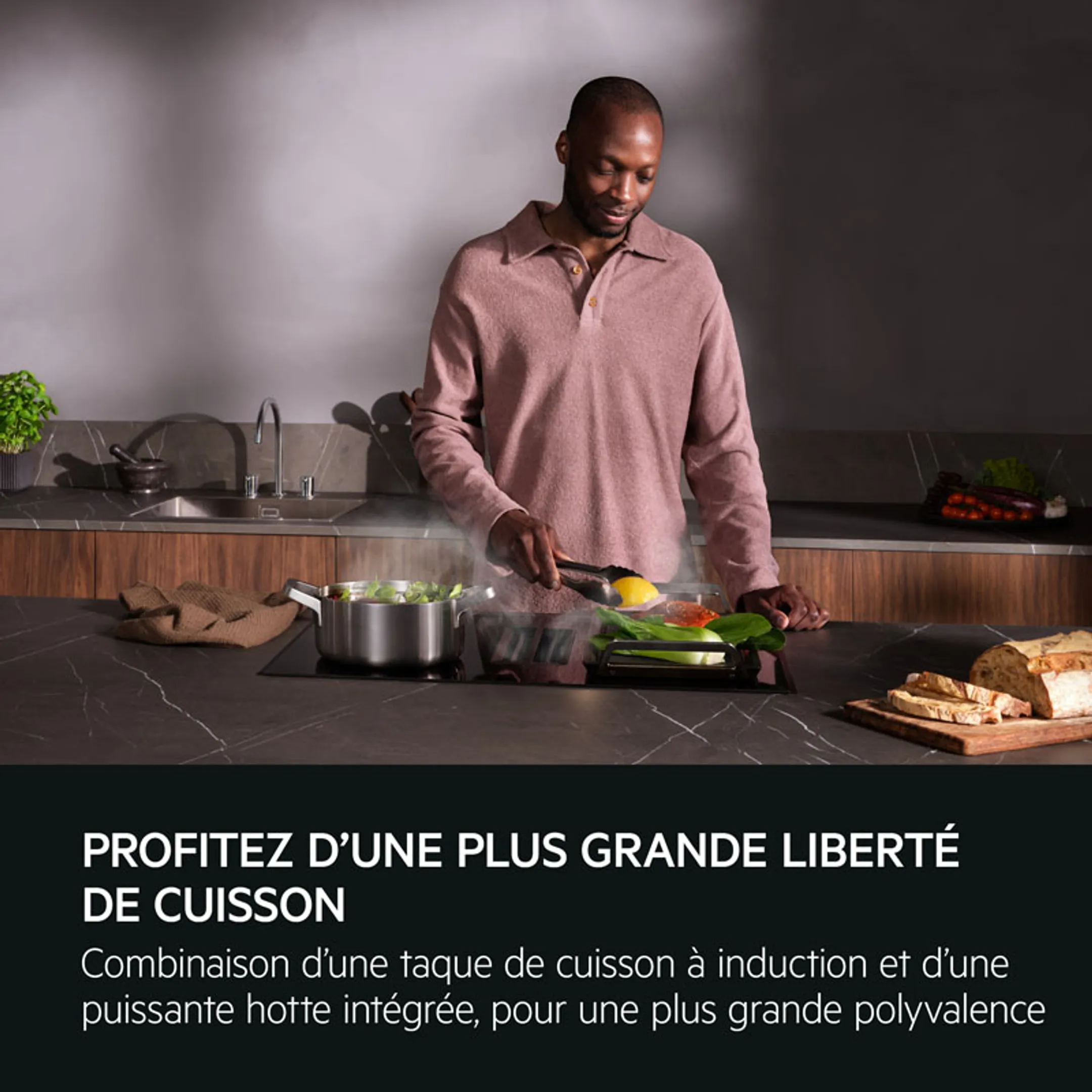 AEG Taque avec hotte intégrée CCE84751FB image