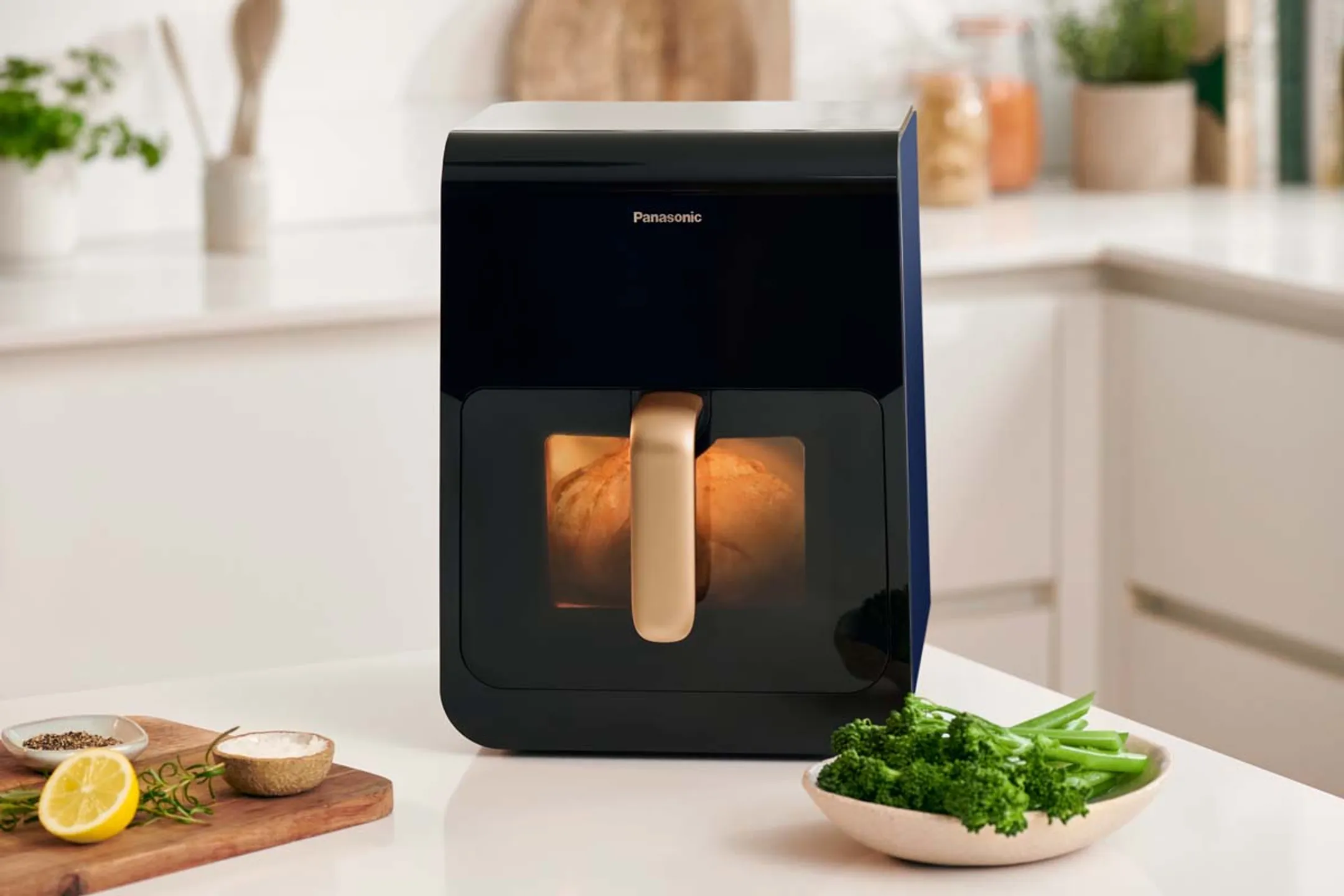 Panasonic Airfryer NF-CC600AXE image