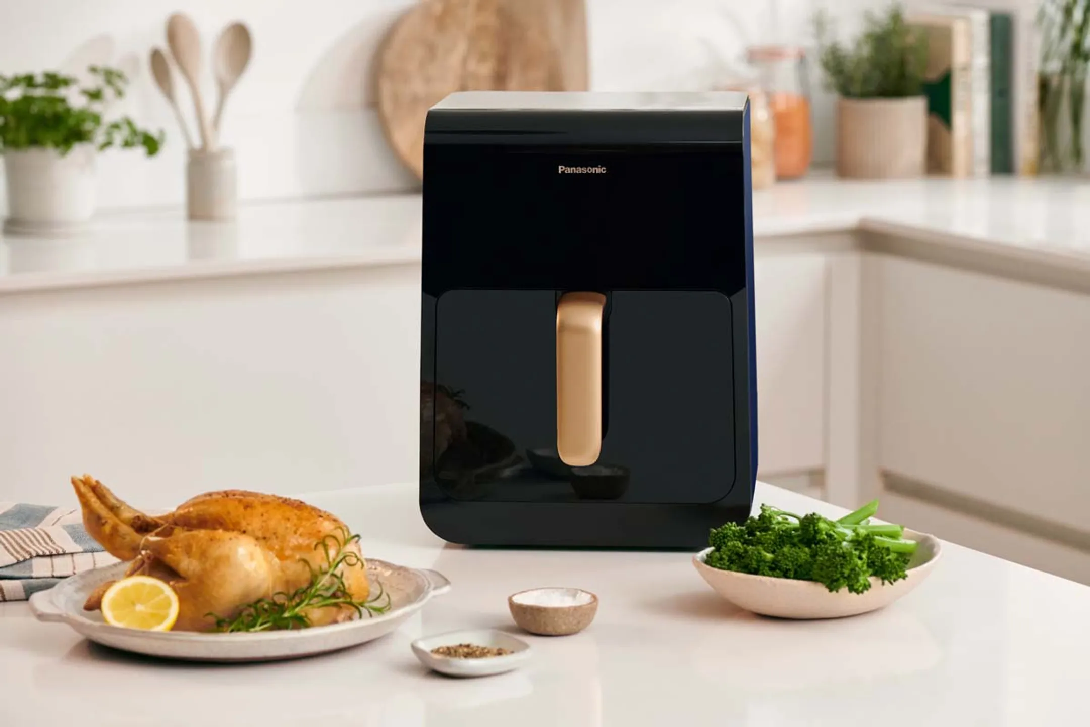 Panasonic Airfryer NF-CC600AXE image