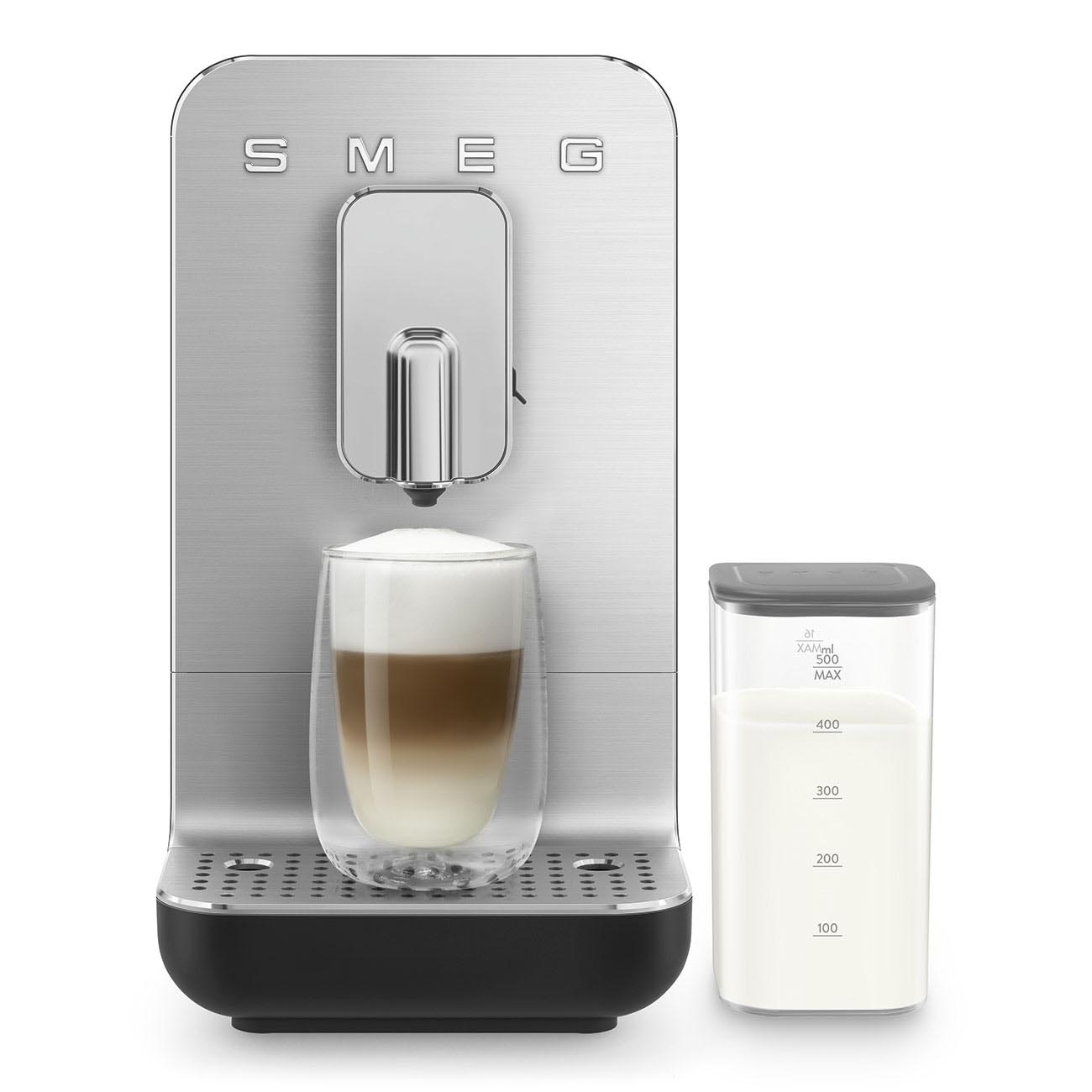 Smeg Volautomatische Espressomachine BCC13BLMEU - Zwart