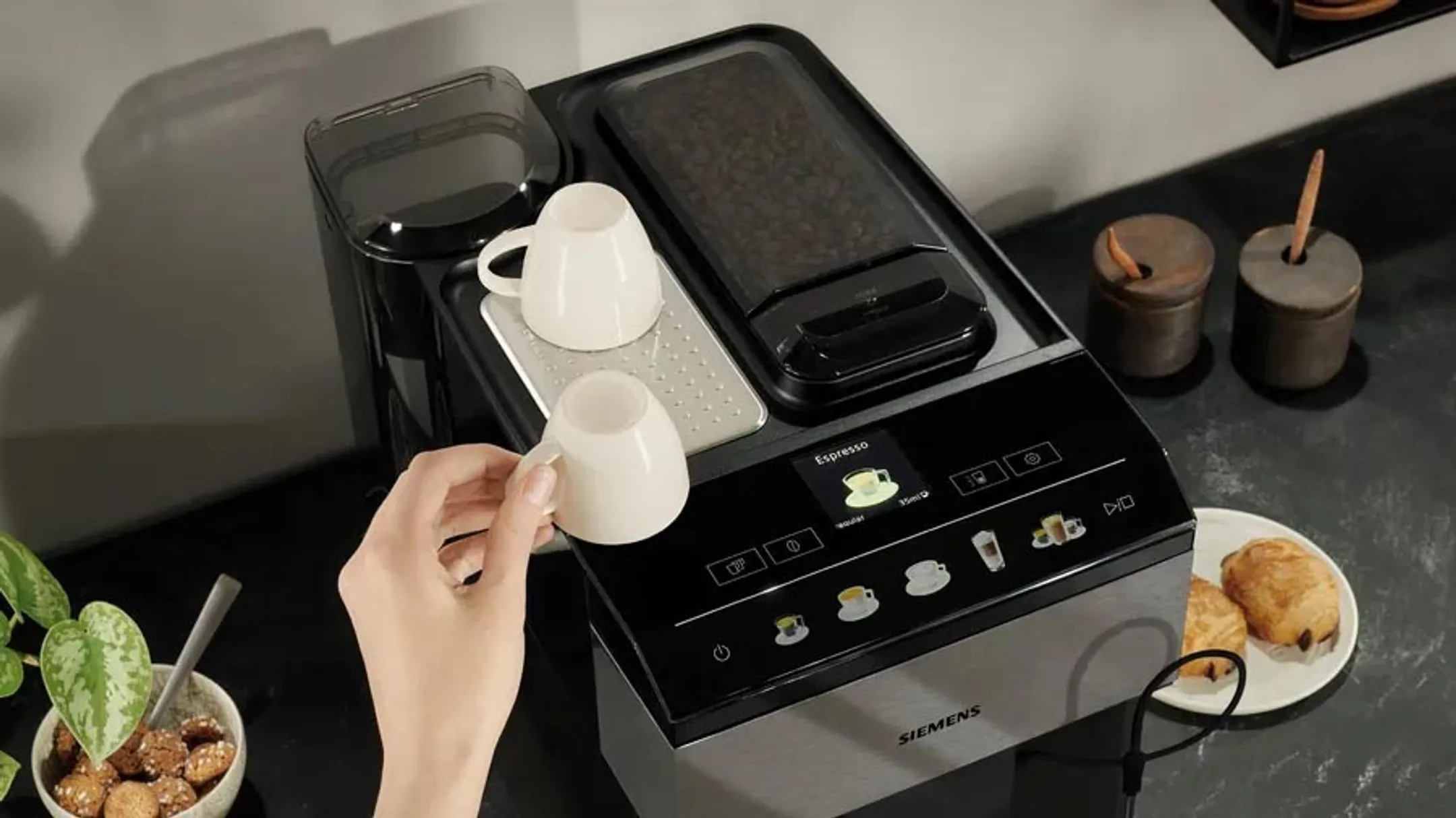 Siemens Volautomatische Espressomachine EQ500 TP517R03 image