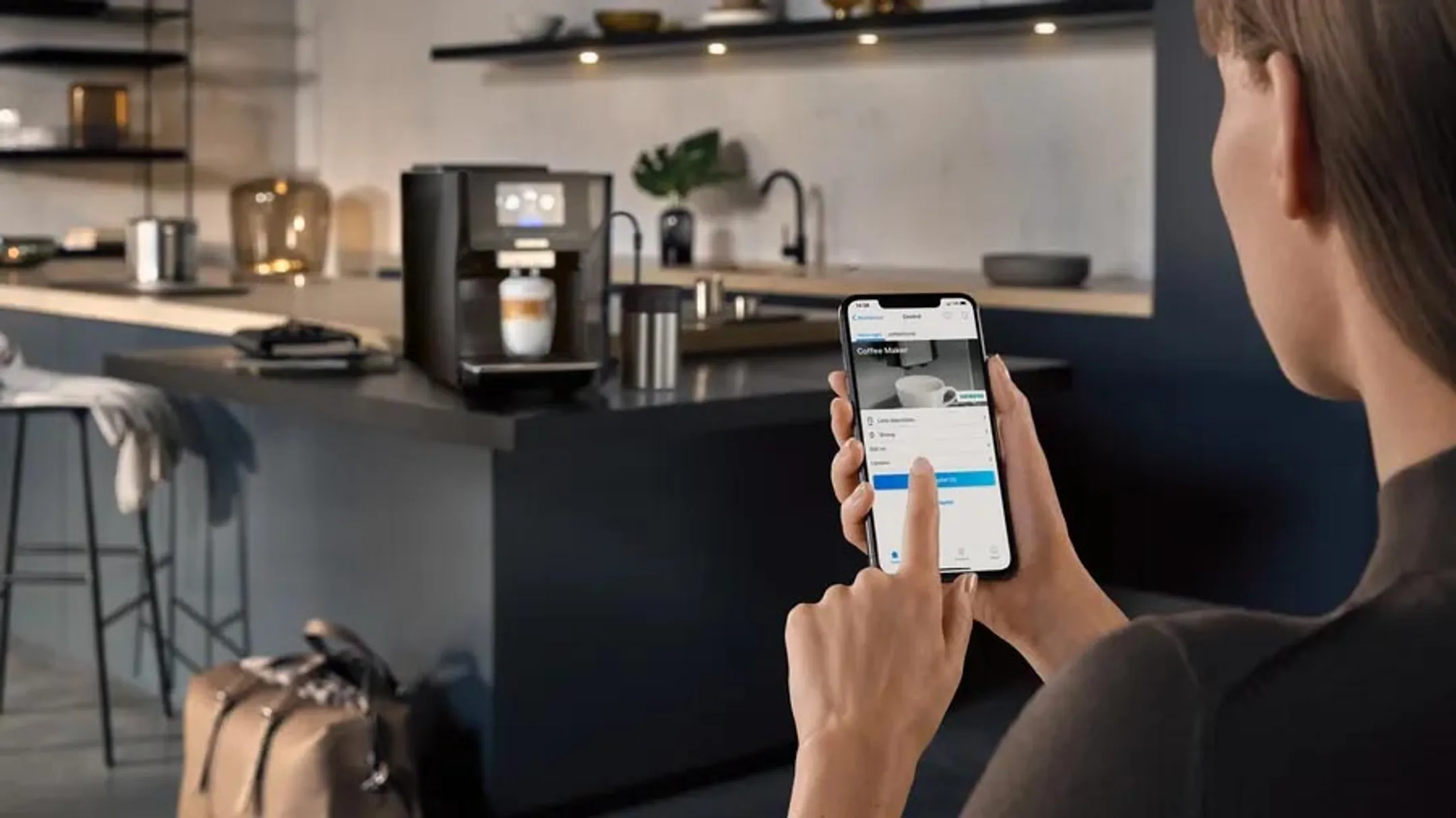 Siemens Volautomatische Espressomachine EQ700 TP713R19 Piano Black image