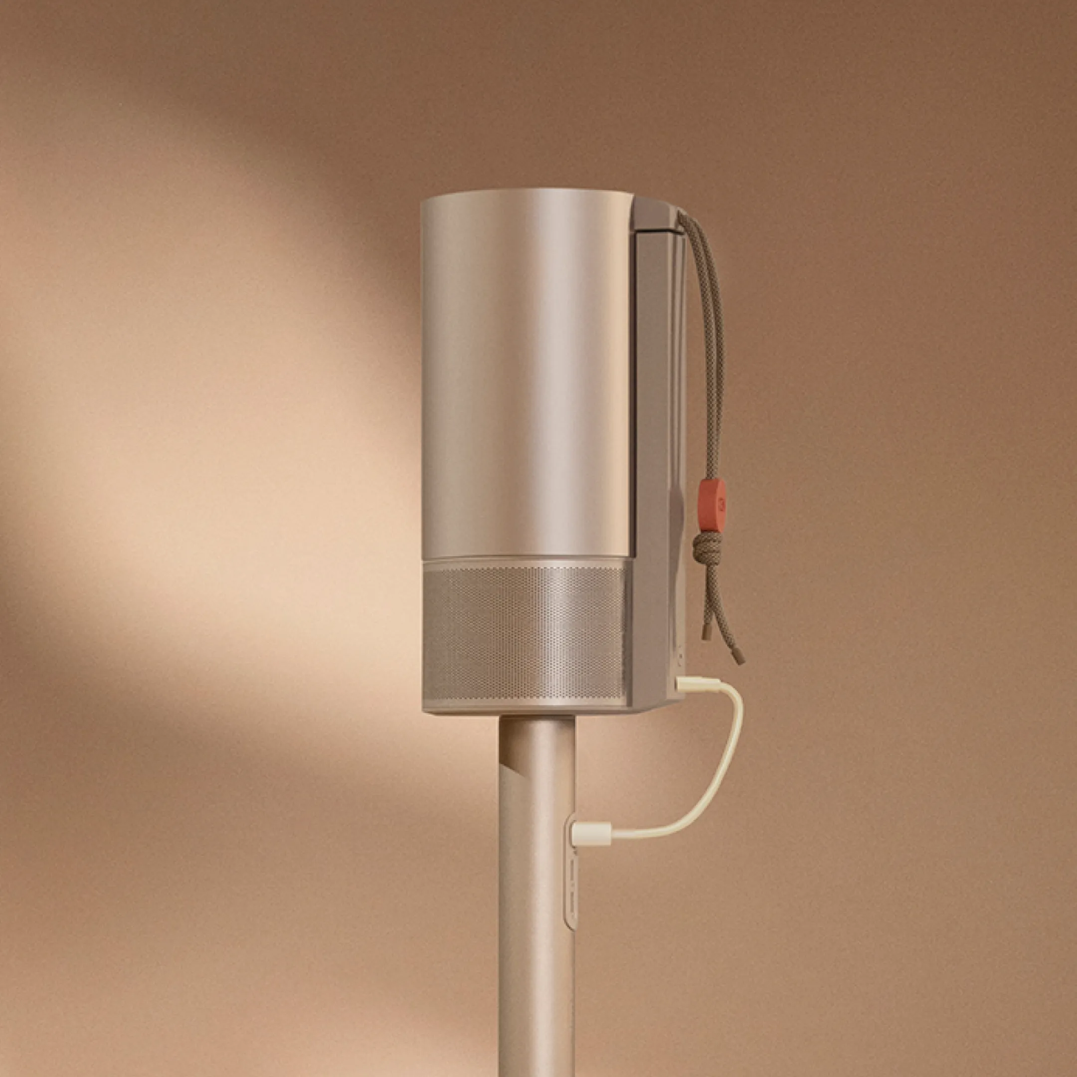 XGIMI MoGo 3 Pro draagbare projector met  PowerBase Stand image