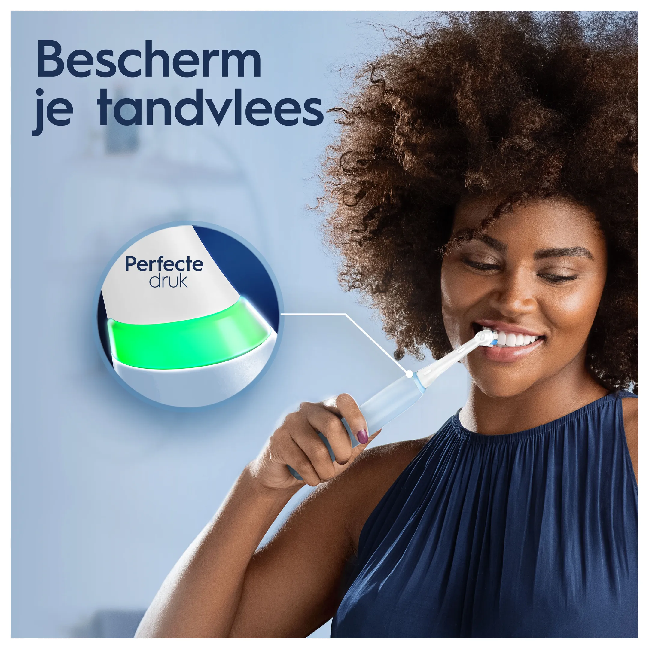 Oral-B Elektrische tandenborstel iO3 blauw + pouch special edition image