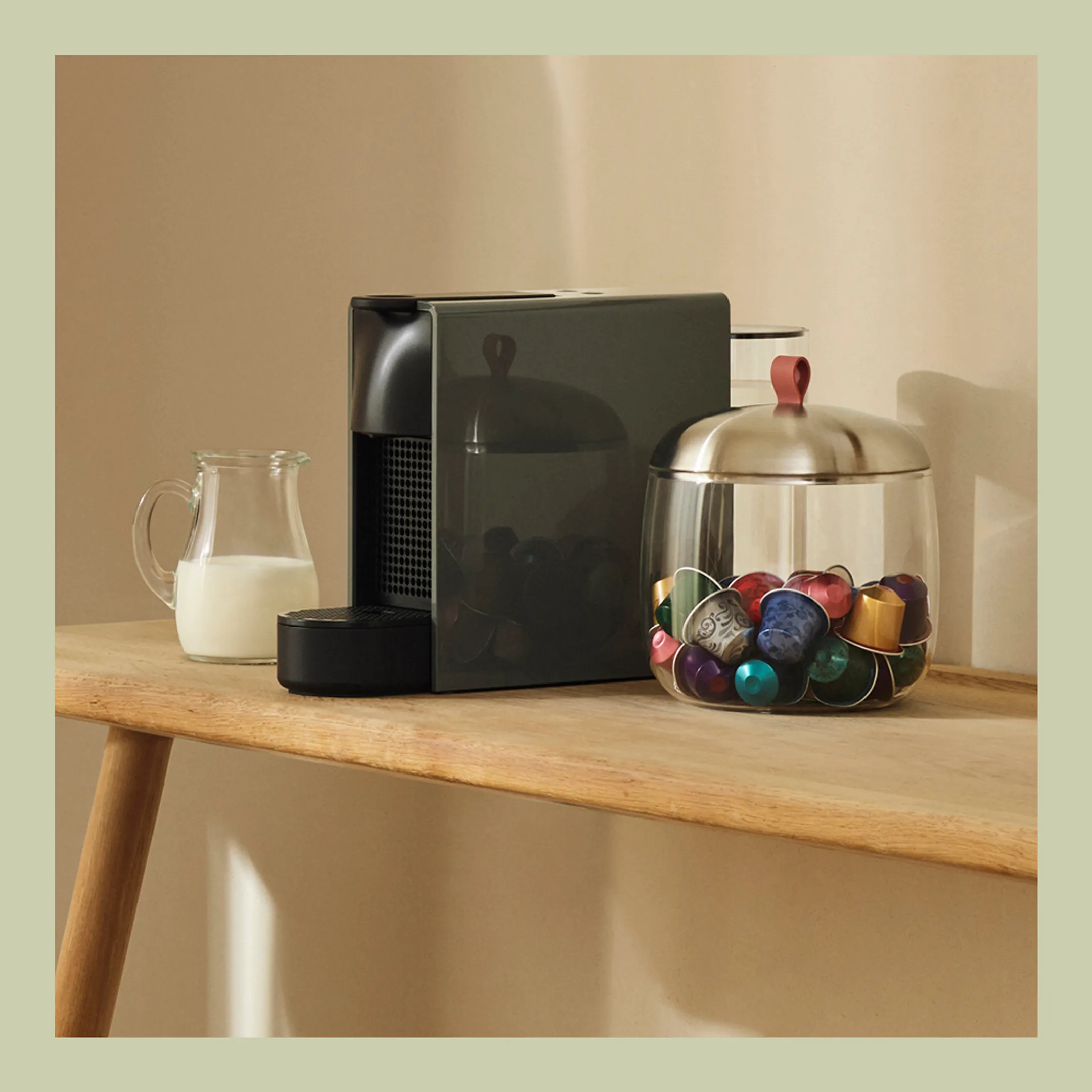 Krups Koffiemachine Nespresso Essenza Mini Black + 50 capsules + €30 koffiekorting image