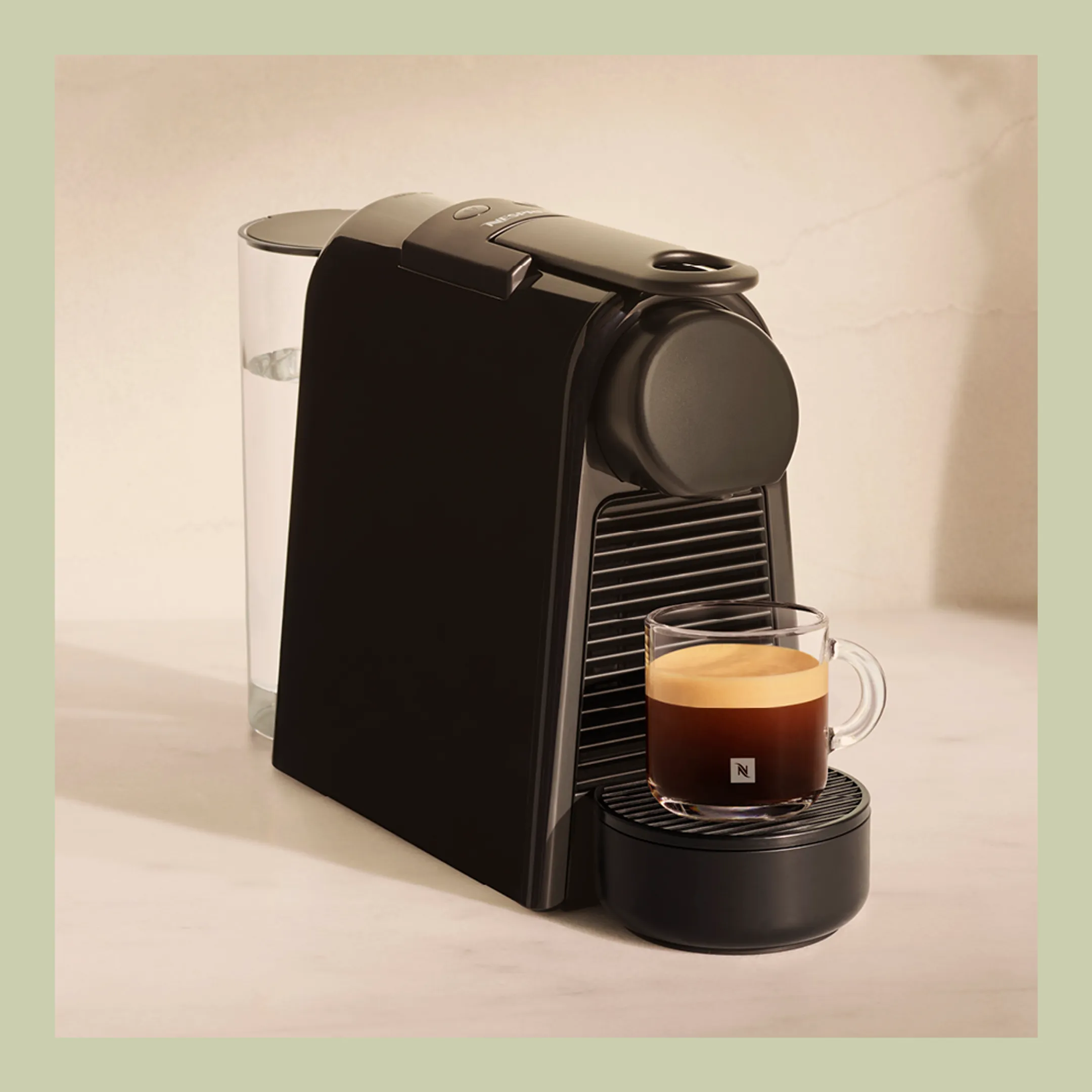 De'Longhi Koffiemachine Nespresso Essenza Mini Black + 50 capsules + €30 koffiekorting image