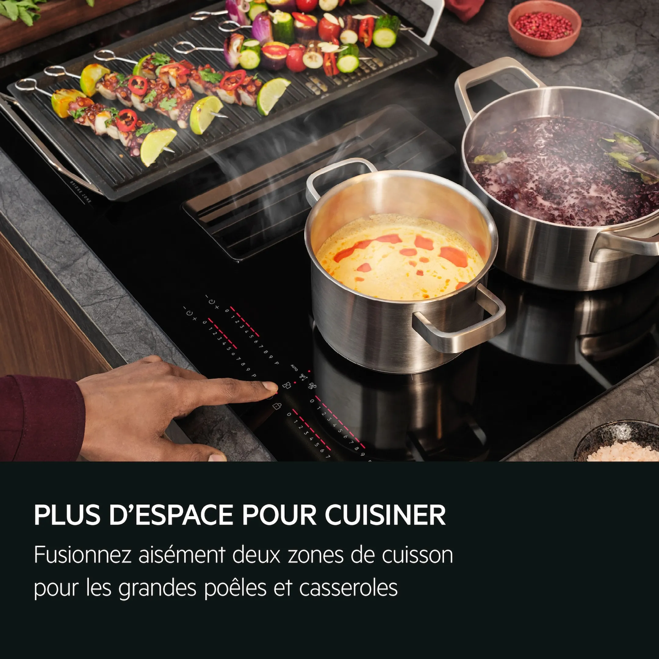 AEG Taque avec hotte intégrée NCH84B03CB image