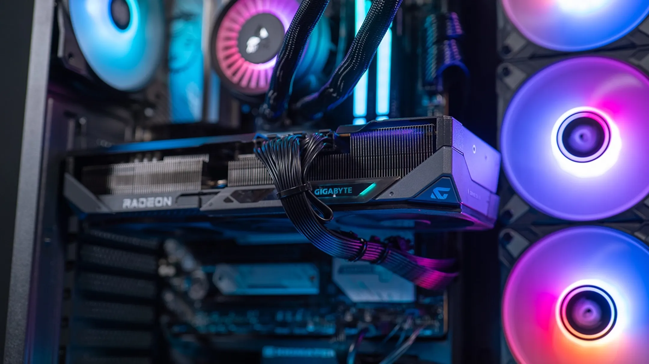 FLOWUP NEBULASTRIKE Radeon RX 9070 XT 16GB image