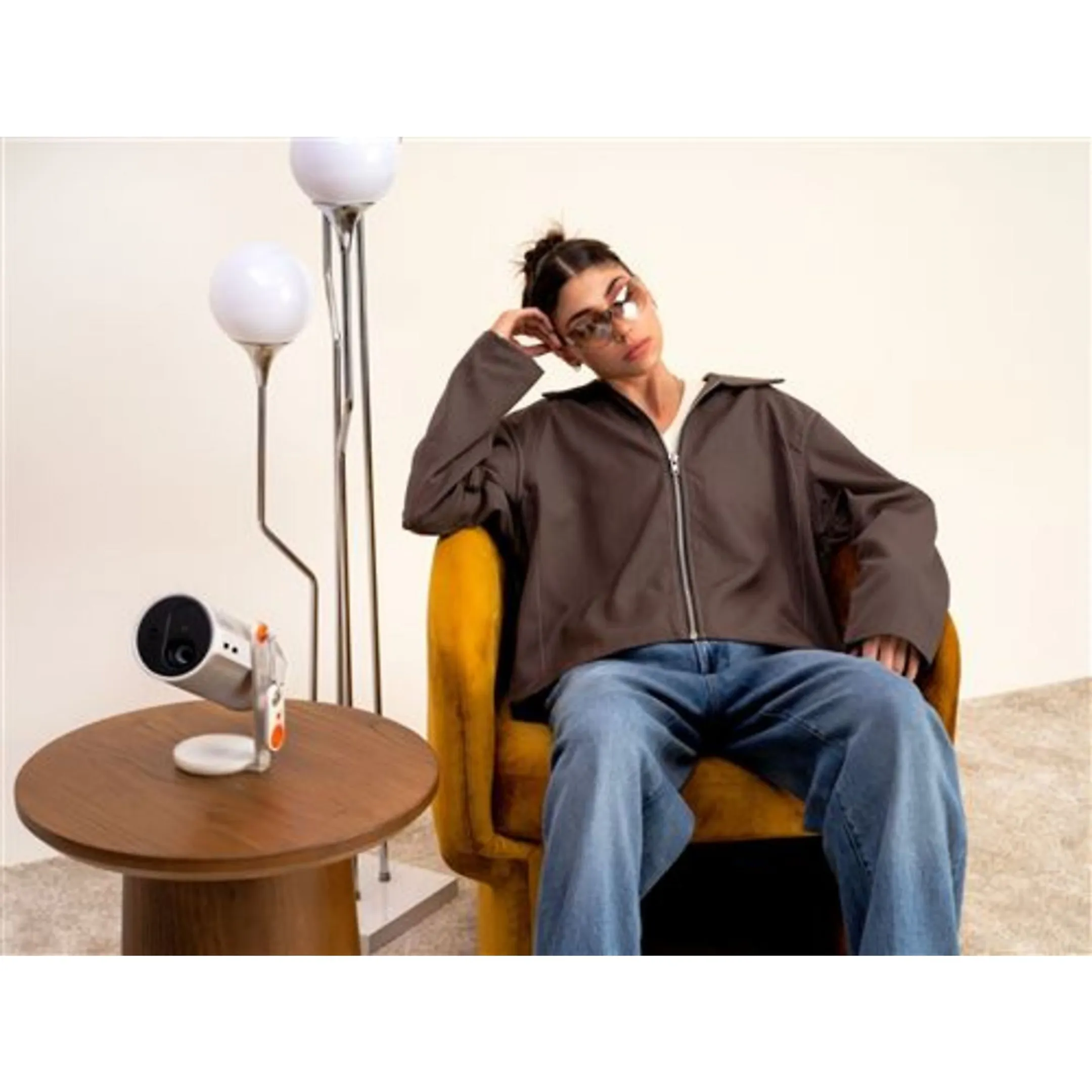 XGIMI MoGo 4 draagbare projector met PowerBase Stand - Grijs image