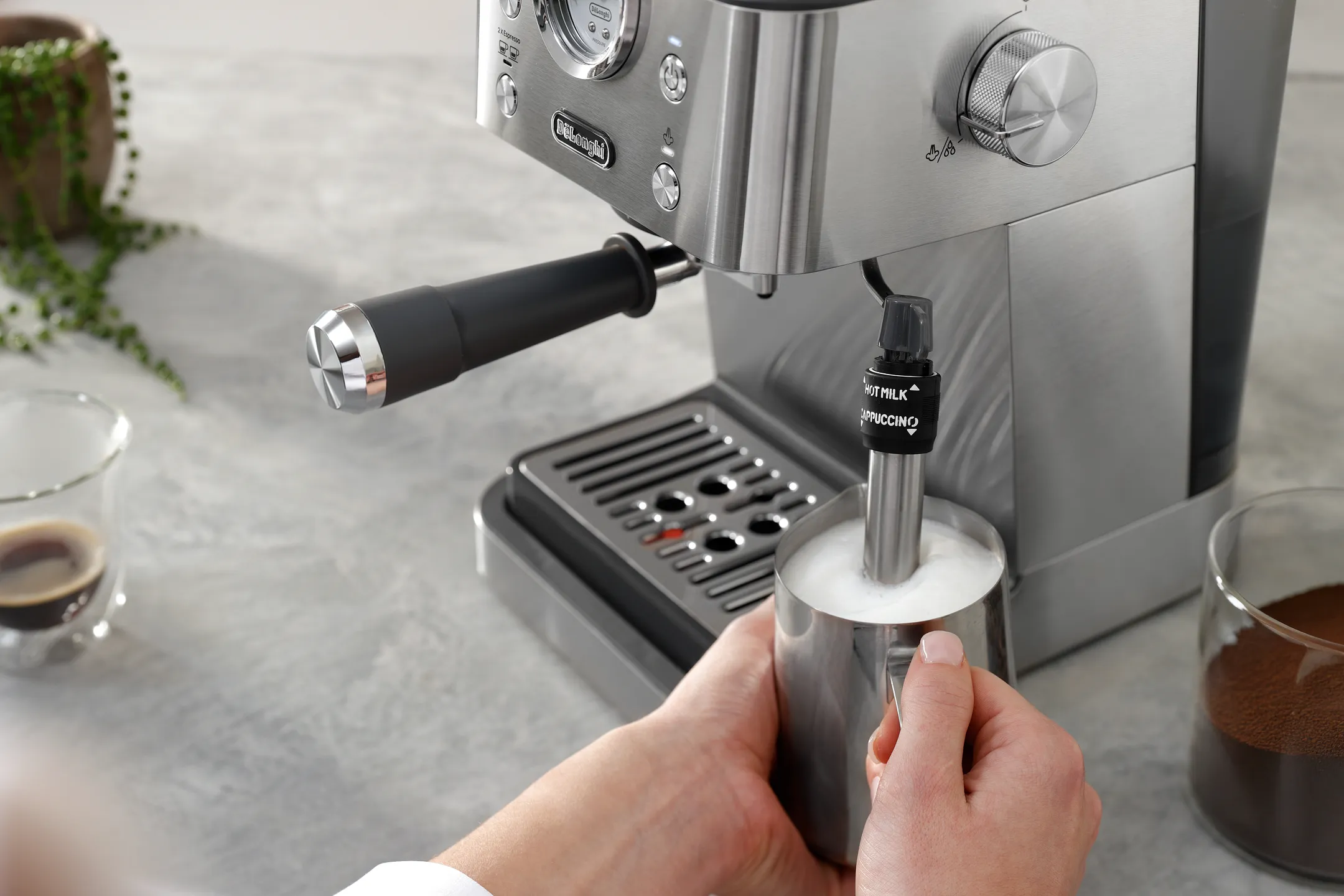 De'Longhi Pompdruk Espressomachine Classic EM450.M image