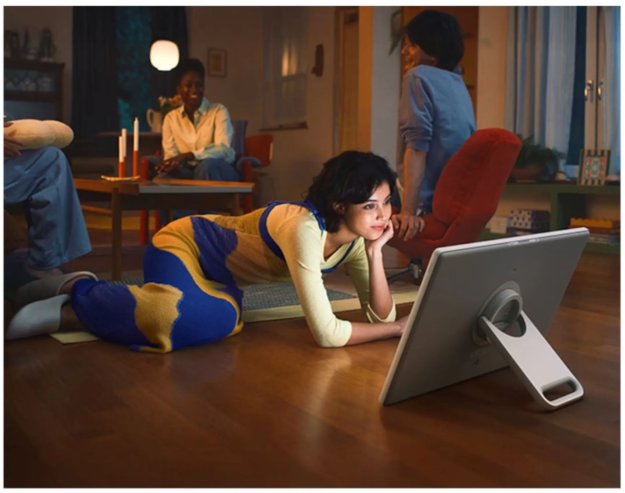 Samsung TV LED QHD The Movingstyle LSM7FA (2025) - 27 pouces image