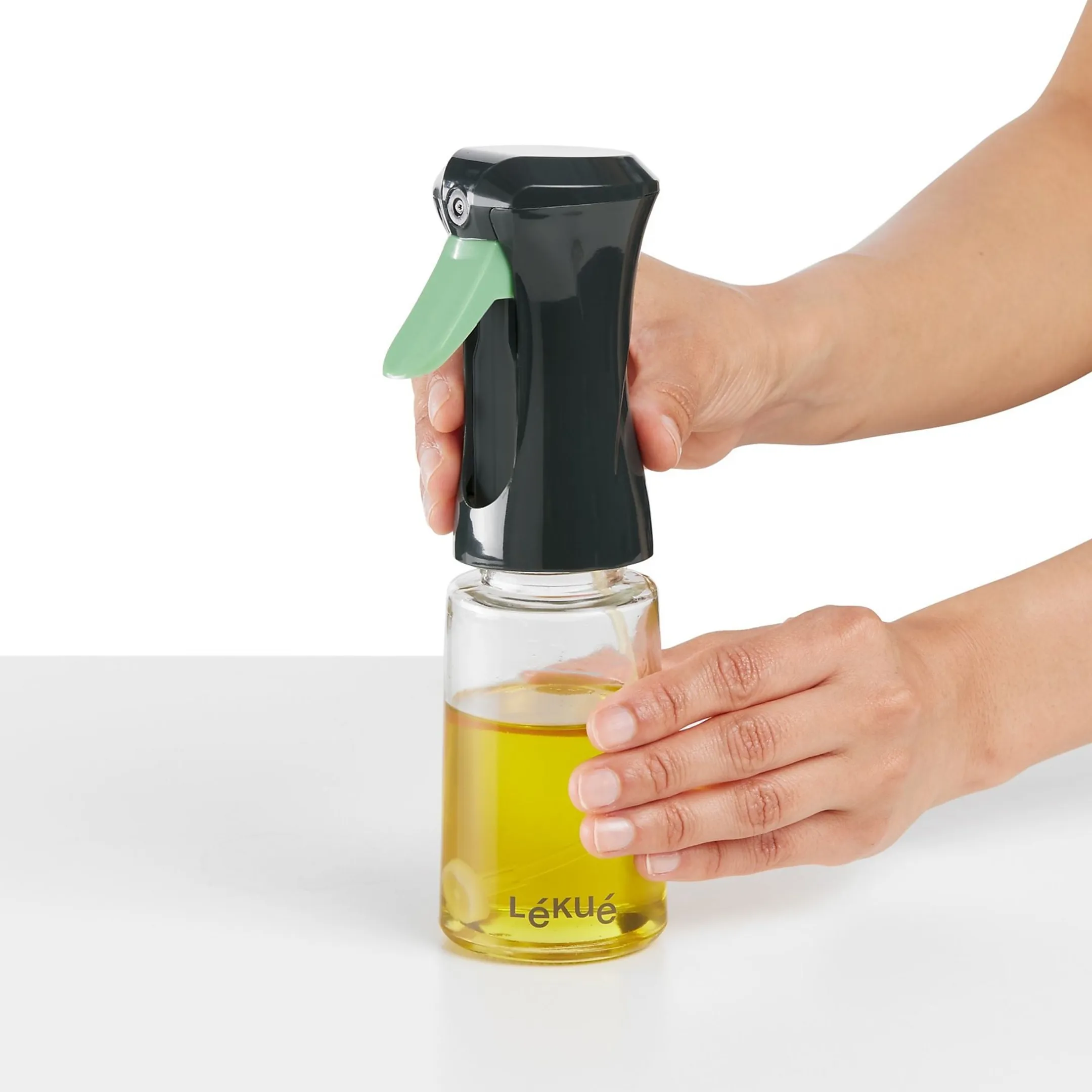 Oil sprayer