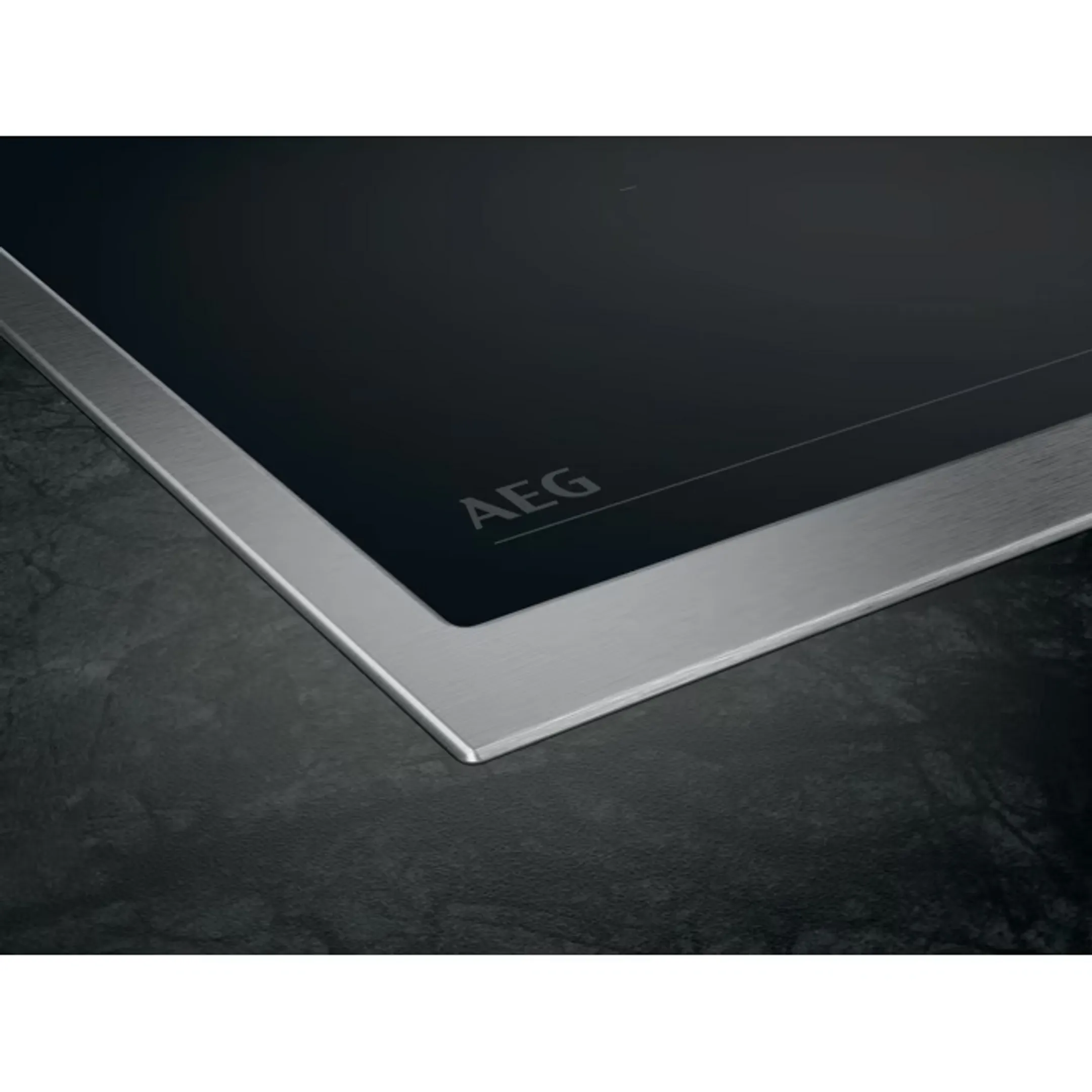 Plaque vitrocéramique TN84RA06XB 3000 Radiant Hob