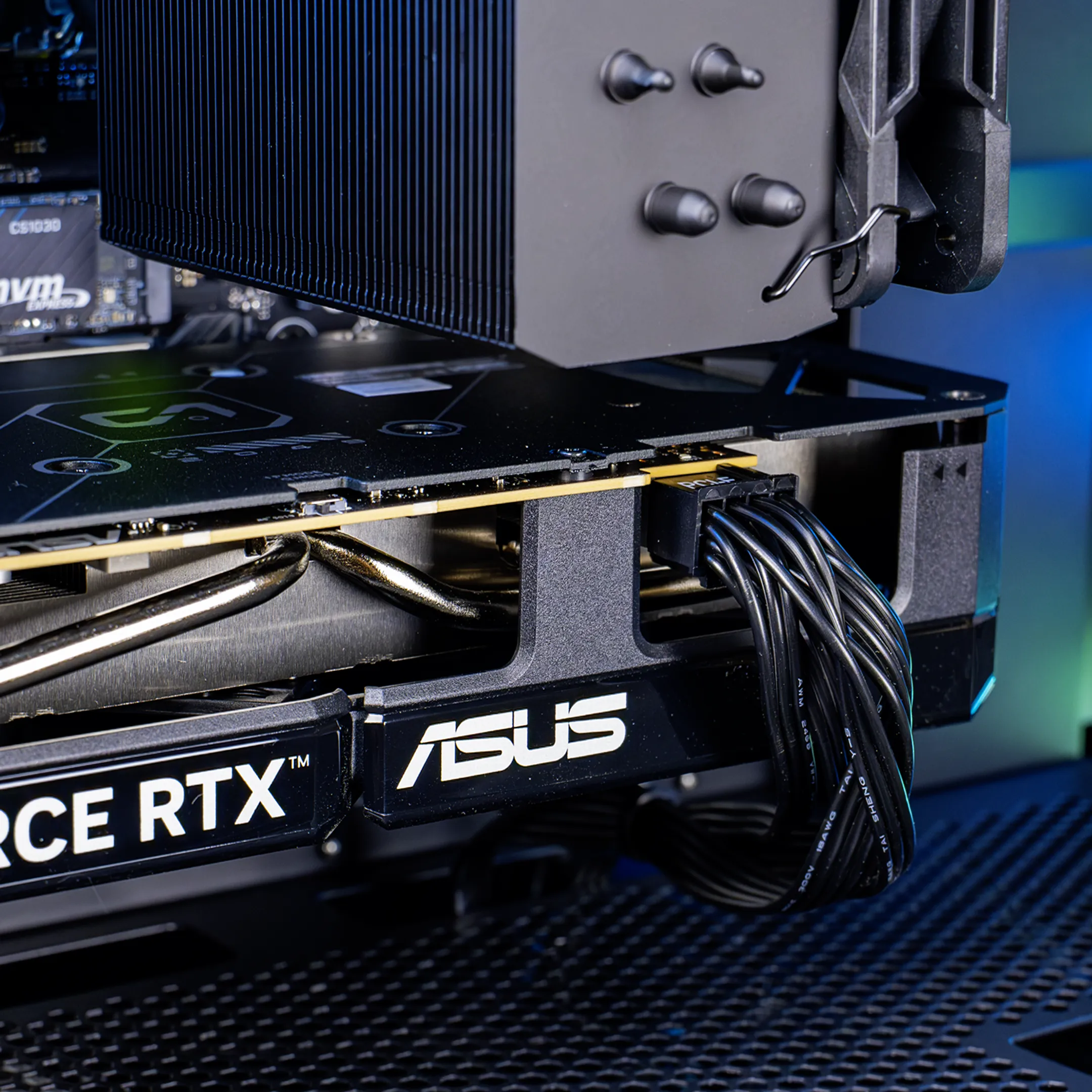 Champion Powered by Asus - 16GB / 1TB - Nvidia GeForce RTX5060